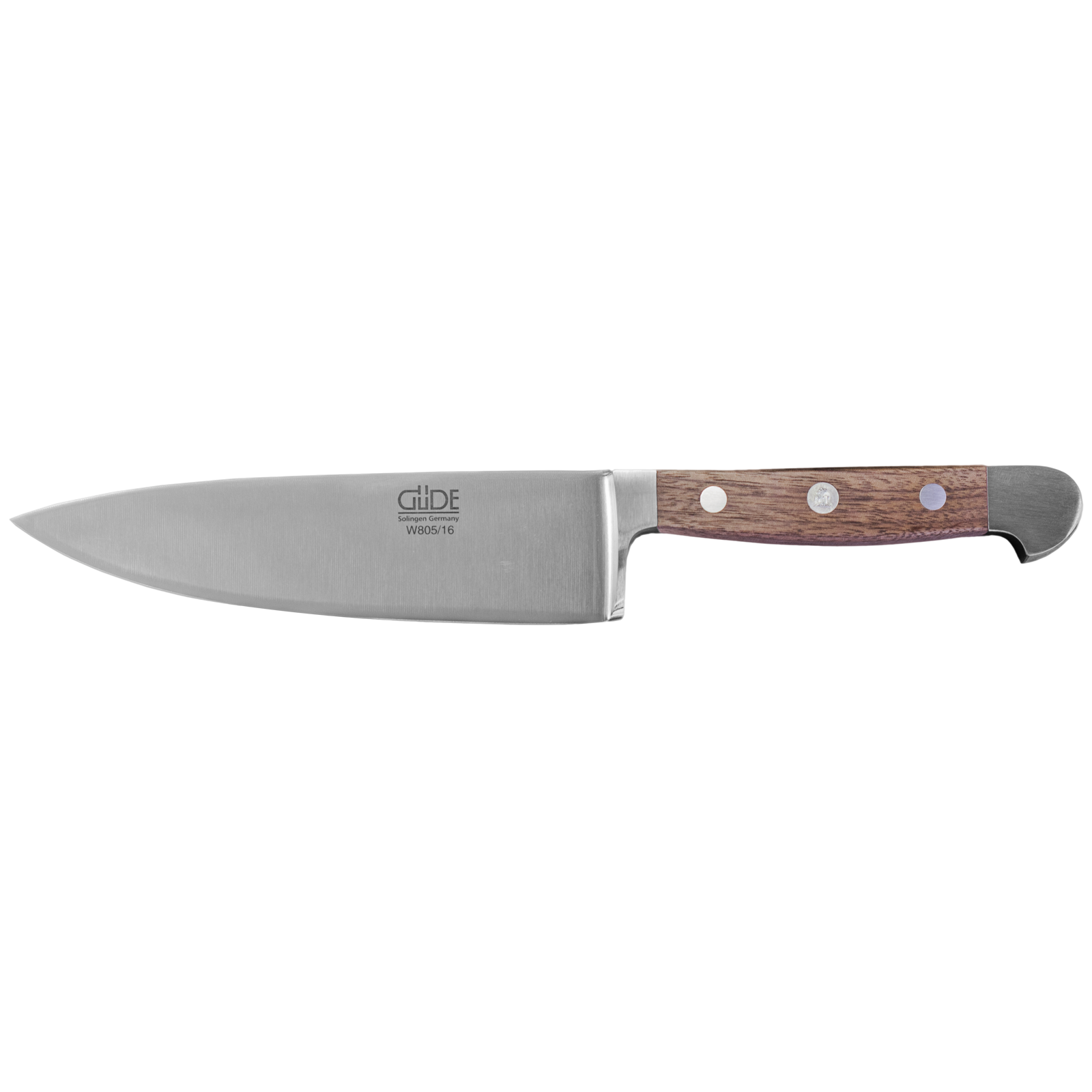 Ein Bild aus dem Taiga Store von taiga.green. Ein Kochmesser mit einer Klinge aus rostfreiem Stahl und einem Holzgriff, der mit drei Metallnieten versehen ist, liegt flach auf einem weißen Hintergrund. Jetzt bestellen im Eco Shop von www.taiga.green. Hier nachhaltig einkaufen mit dem Taiga Eco Rating