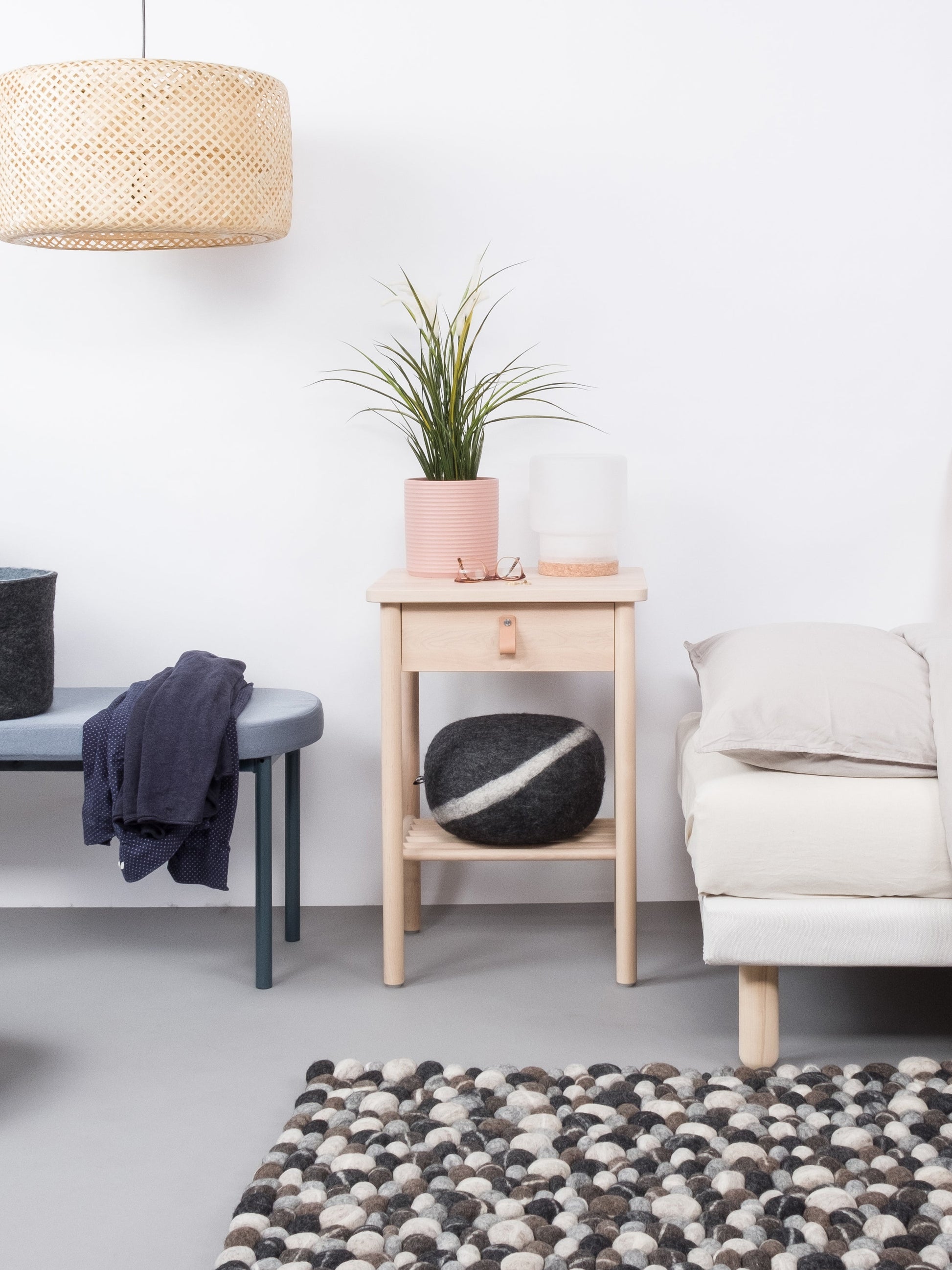 myfelt Hardy Filzkugelteppich Grau, Beige aus Schurwolle – Bild 6