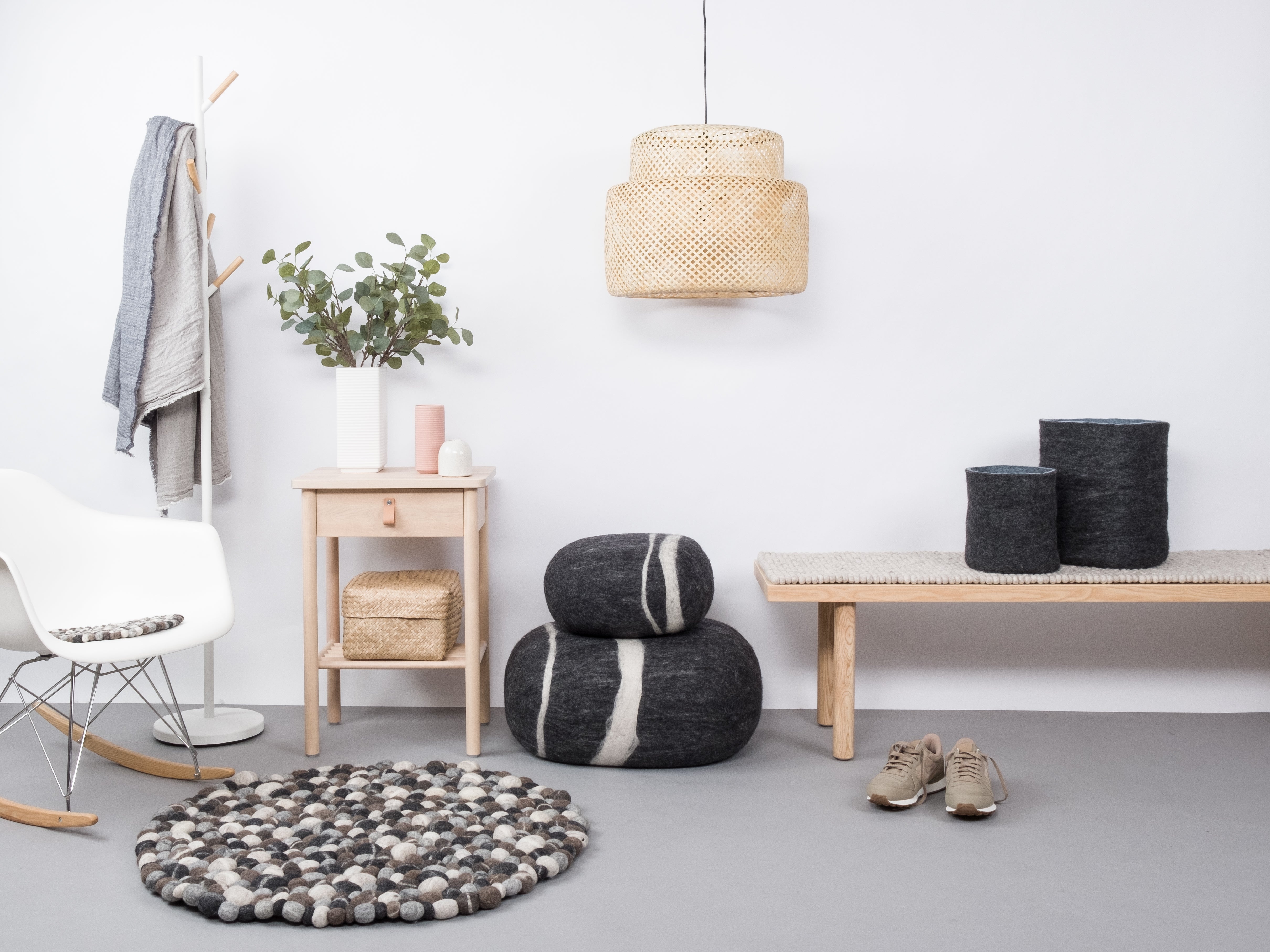 myfelt Hardy Filzkugelteppich Beige aus Schurwolle – Bild 2