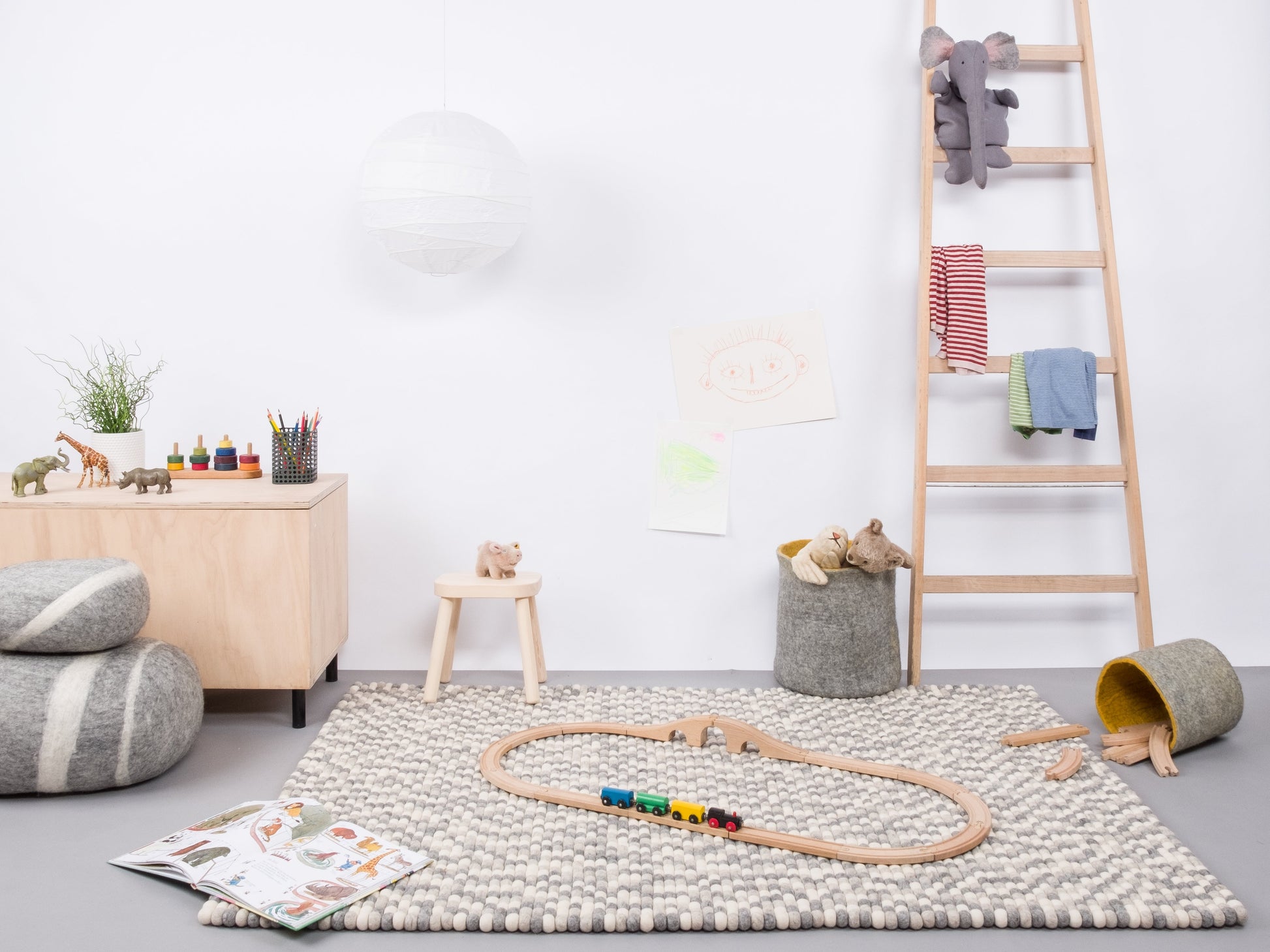 myfelt Hella Filzkugelteppich aus Schurwolle – Bild 3