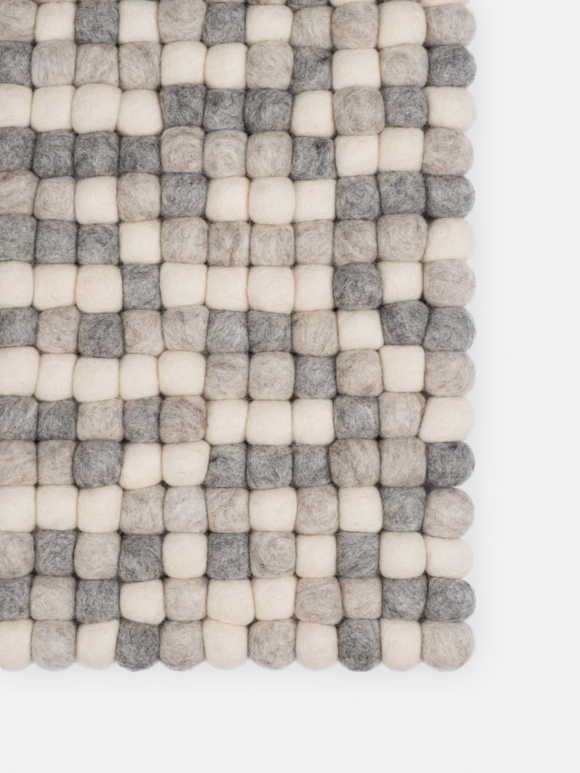 myfelt Hella Filzkugelteppich aus Schurwolle – Bild 7