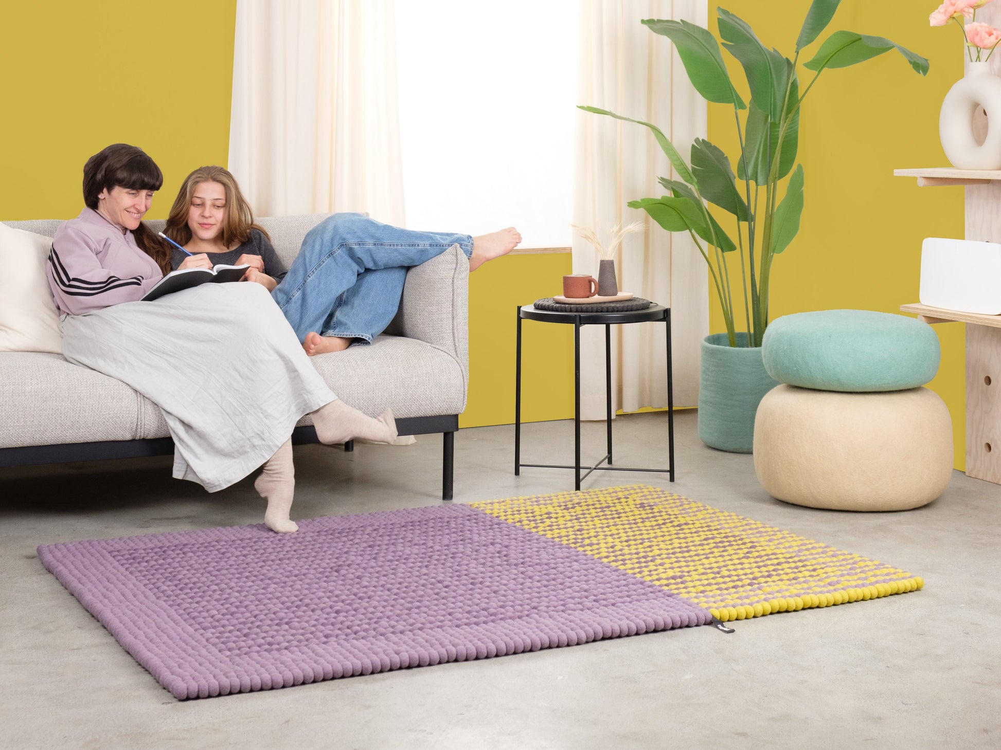 myfelt Provence Filzkugelteppich Blau, Beige aus Schurwolle – Bild 2