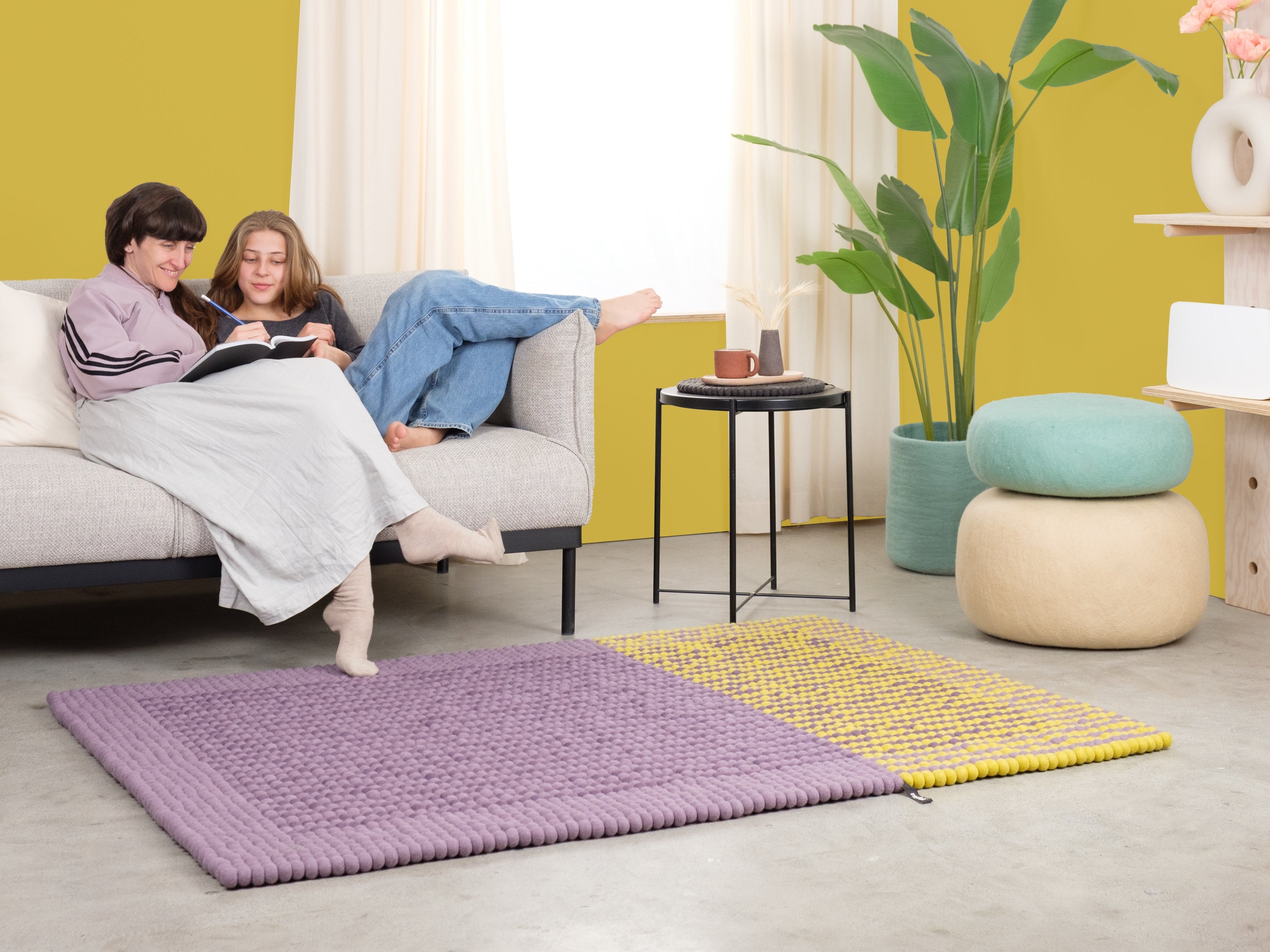 myfelt Provence Filzkugelteppich Blau, Beige aus Schurwolle – Bild 2