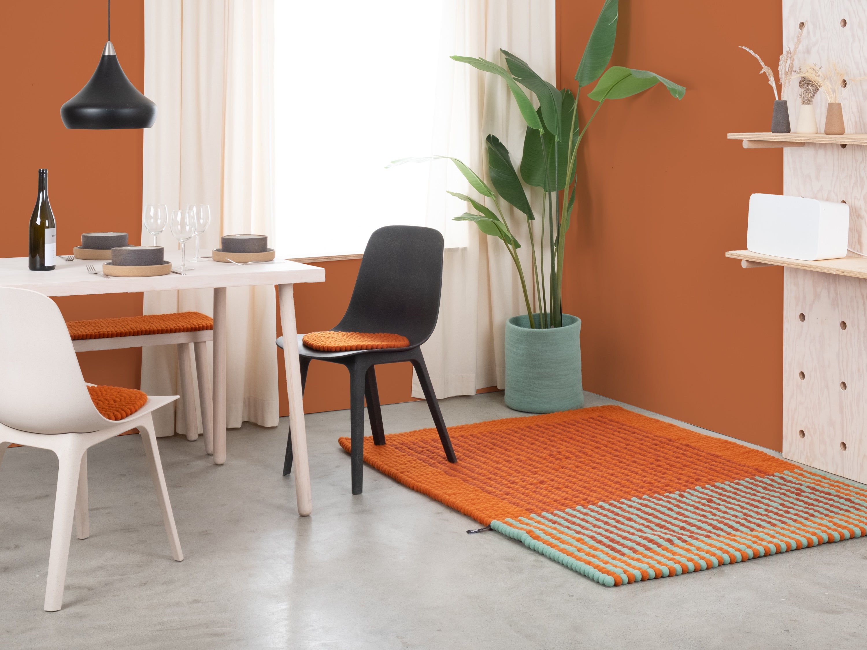myfelt Sahara Filzkugelteppich Beige, Braun aus Schurwolle – Bild 6