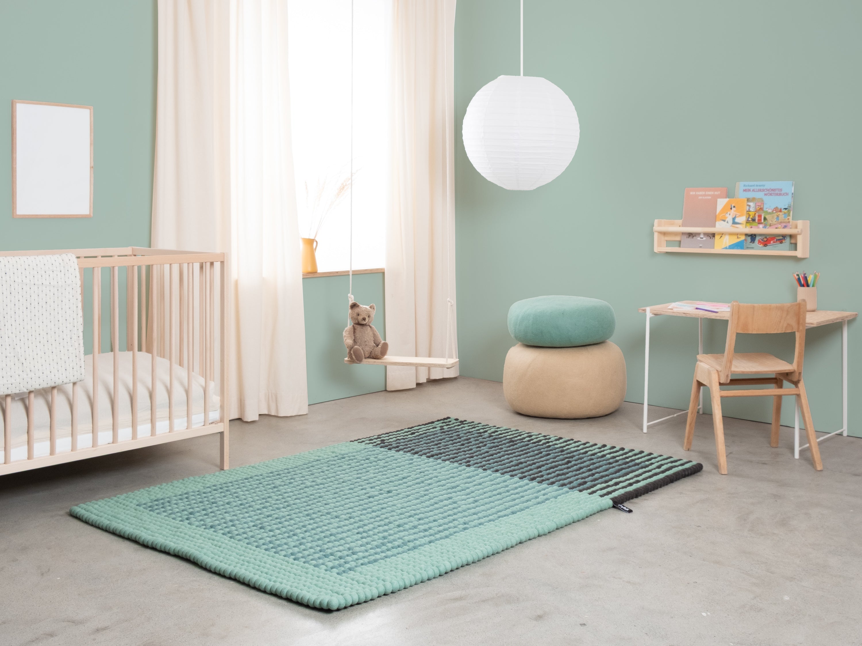 myfelt Yukon Filzkugelteppich Grau, Blau, Grün aus Schurwolle – Bild 3