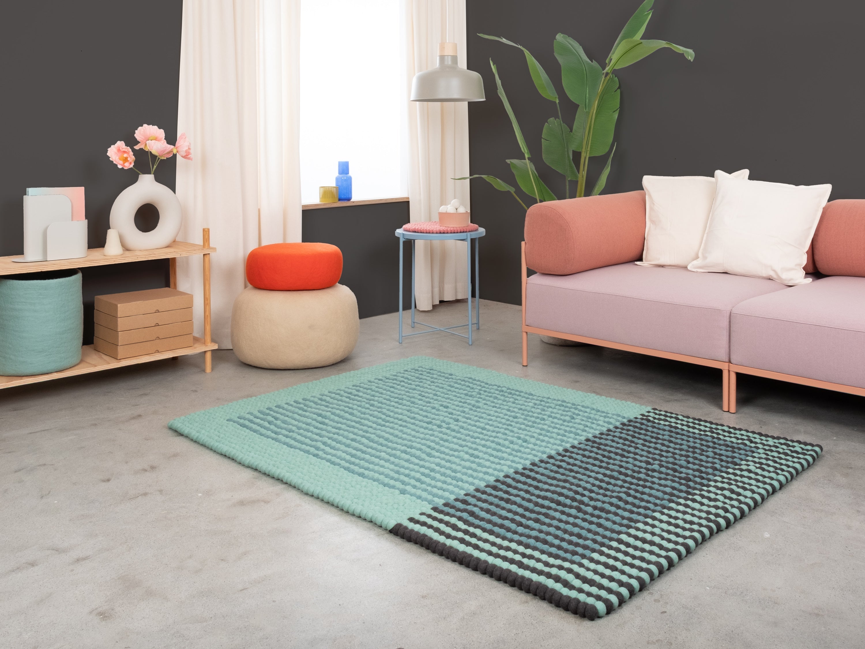 myfelt Yukon Filzkugelteppich Grau, Blau, Grün aus Schurwolle – Bild 4