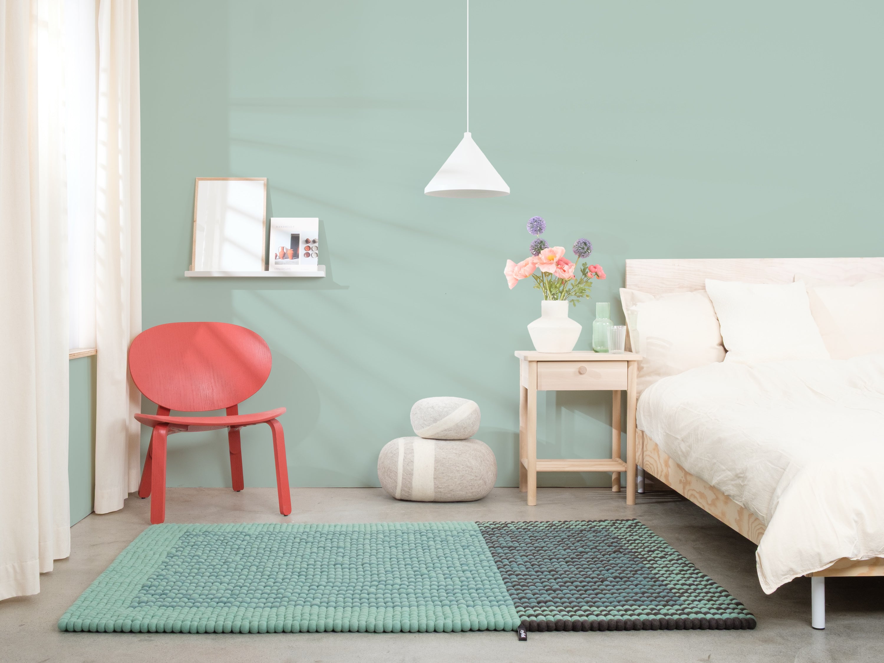 myfelt Yukon Filzkugelteppich Grau, Blau, Grün aus Schurwolle – Bild 5