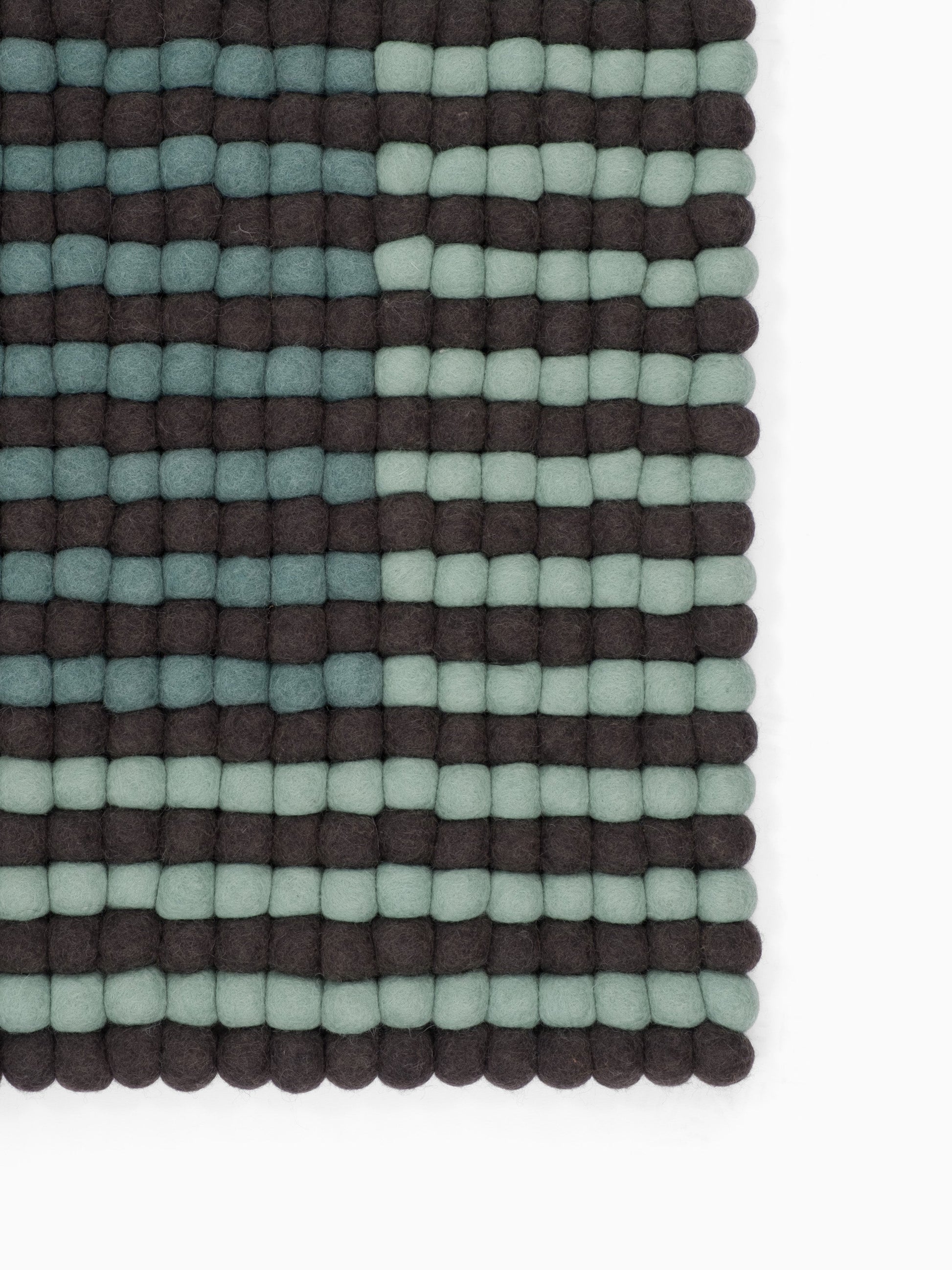 myfelt Yukon Filzkugelteppich Grau, Blau, Grün aus Schurwolle – Bild 8