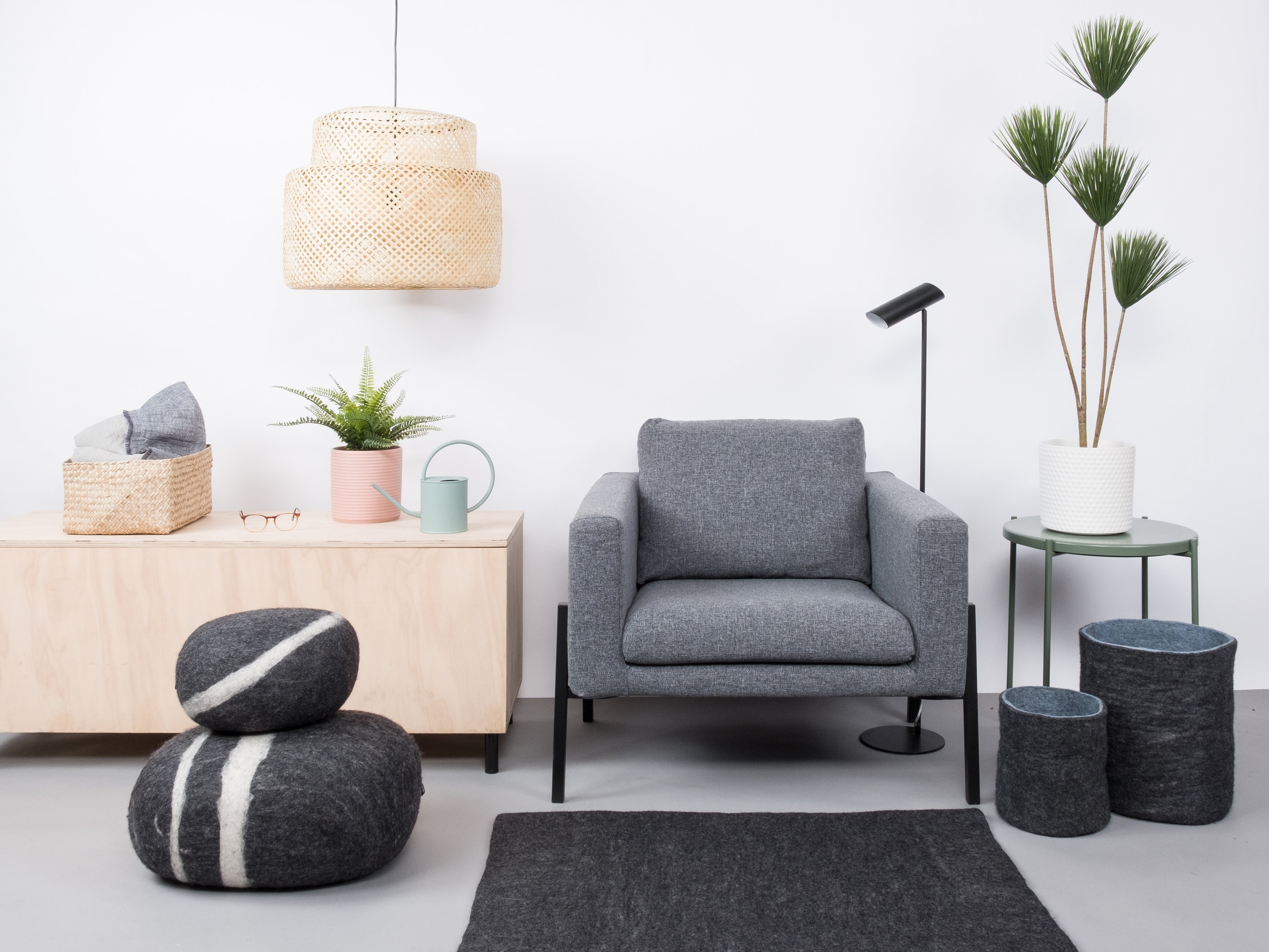 myfelt Hugo Filzkugelteppich Grau aus Schurwolle – Bild 3