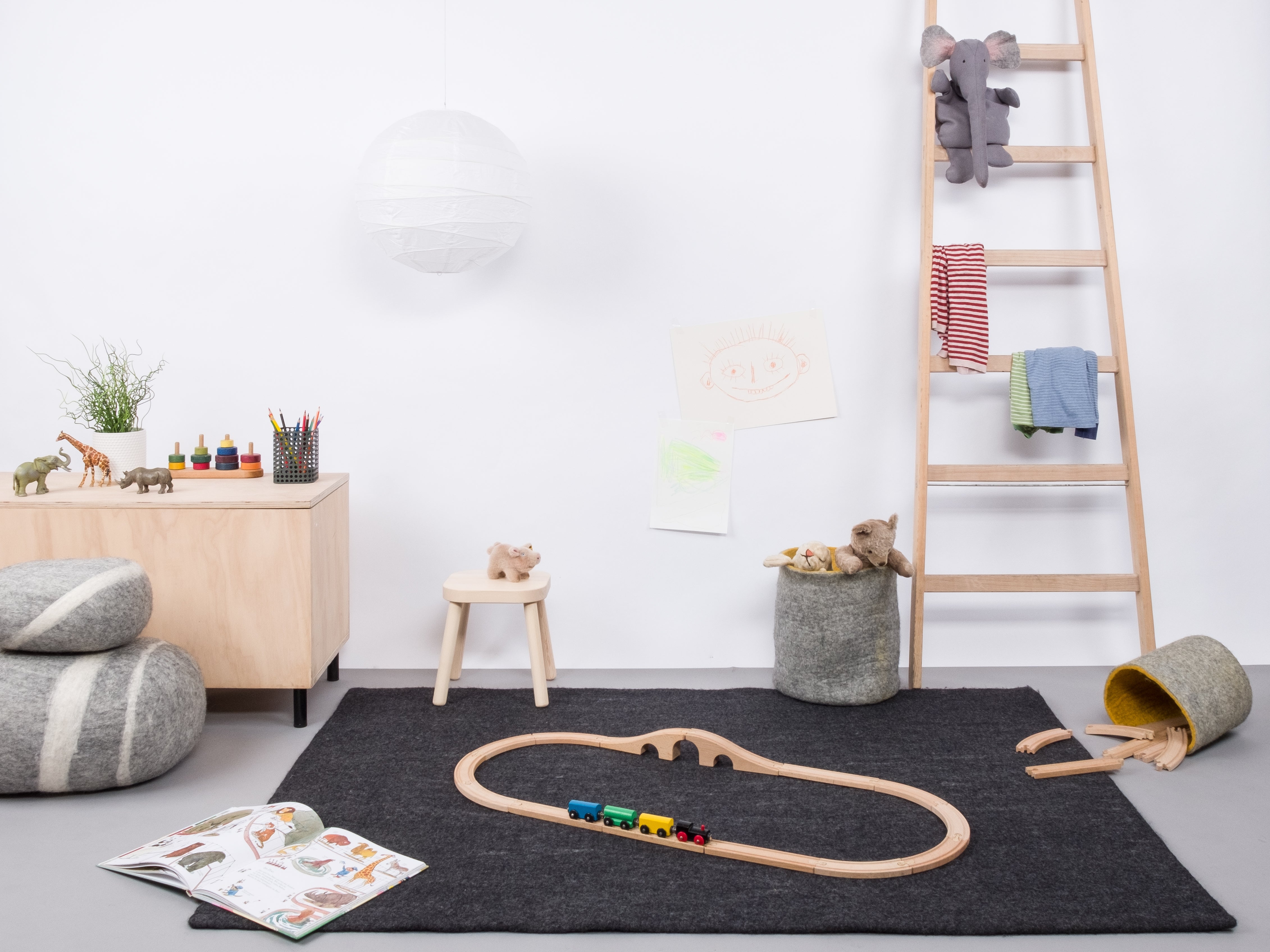 myfelt Hugo Filzkugelteppich Grau aus Schurwolle – Bild 5