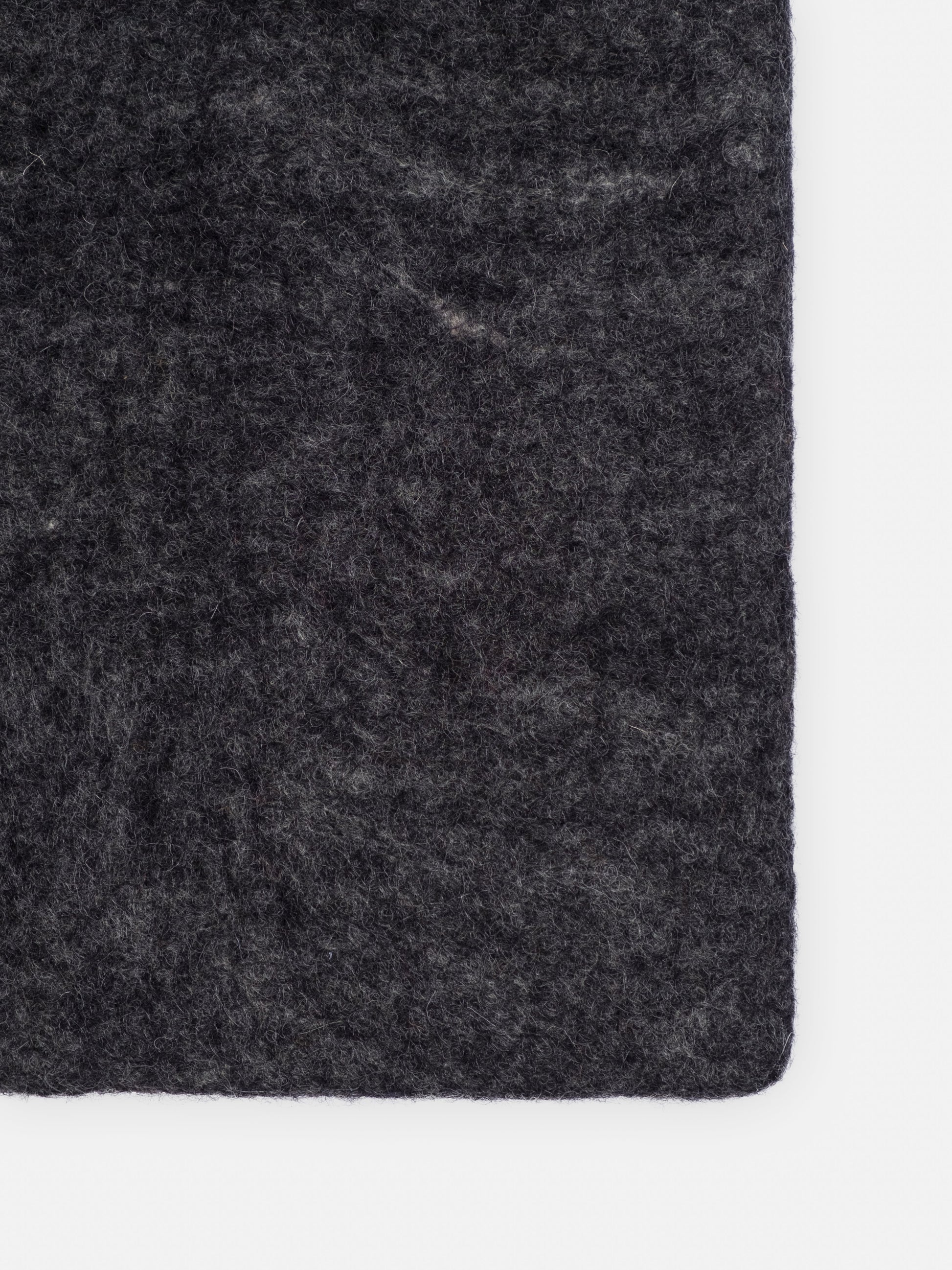 myfelt Hugo Filzkugelteppich Grau aus Schurwolle – Bild 7