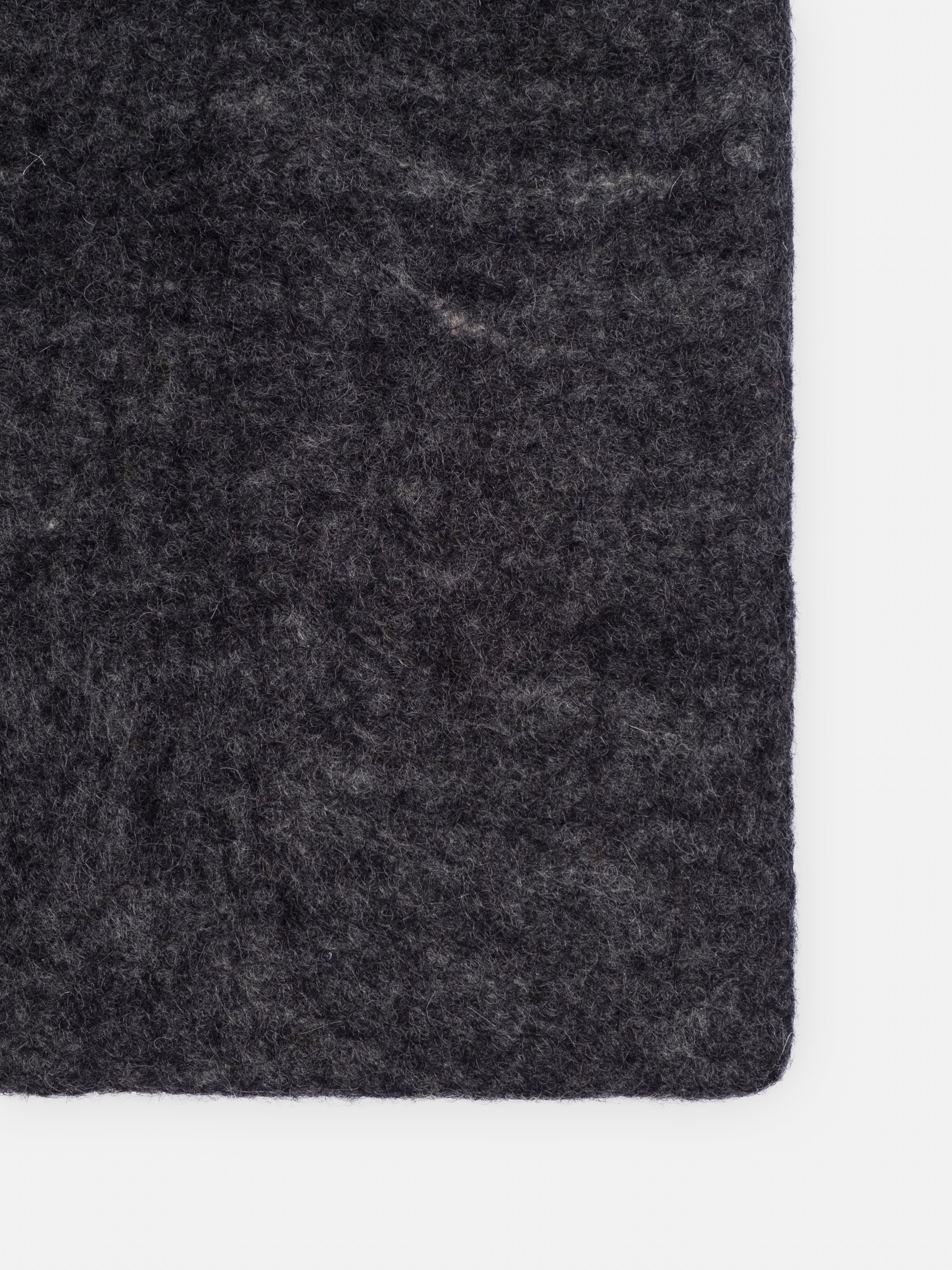 myfelt Hugo Filzkugelteppich Grau aus Schurwolle – Bild 7