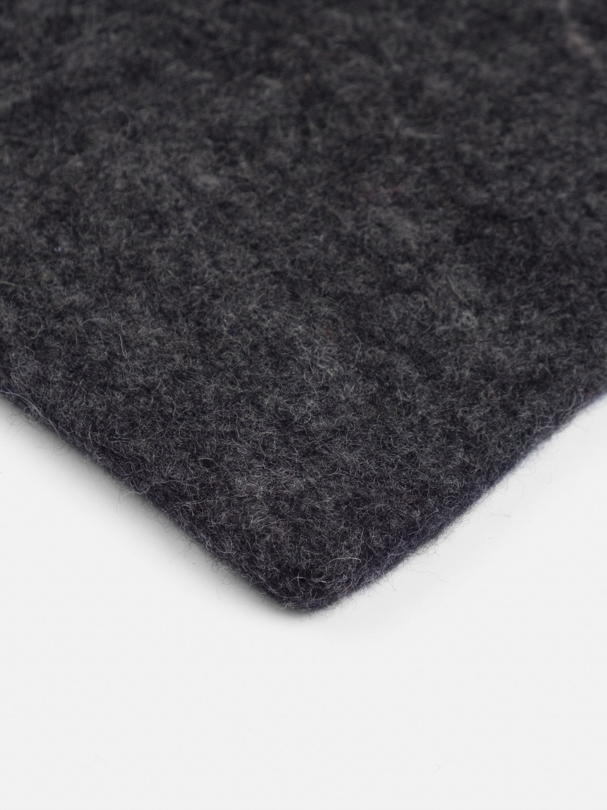 myfelt Hugo Filzkugelteppich Grau aus Schurwolle – Bild 8