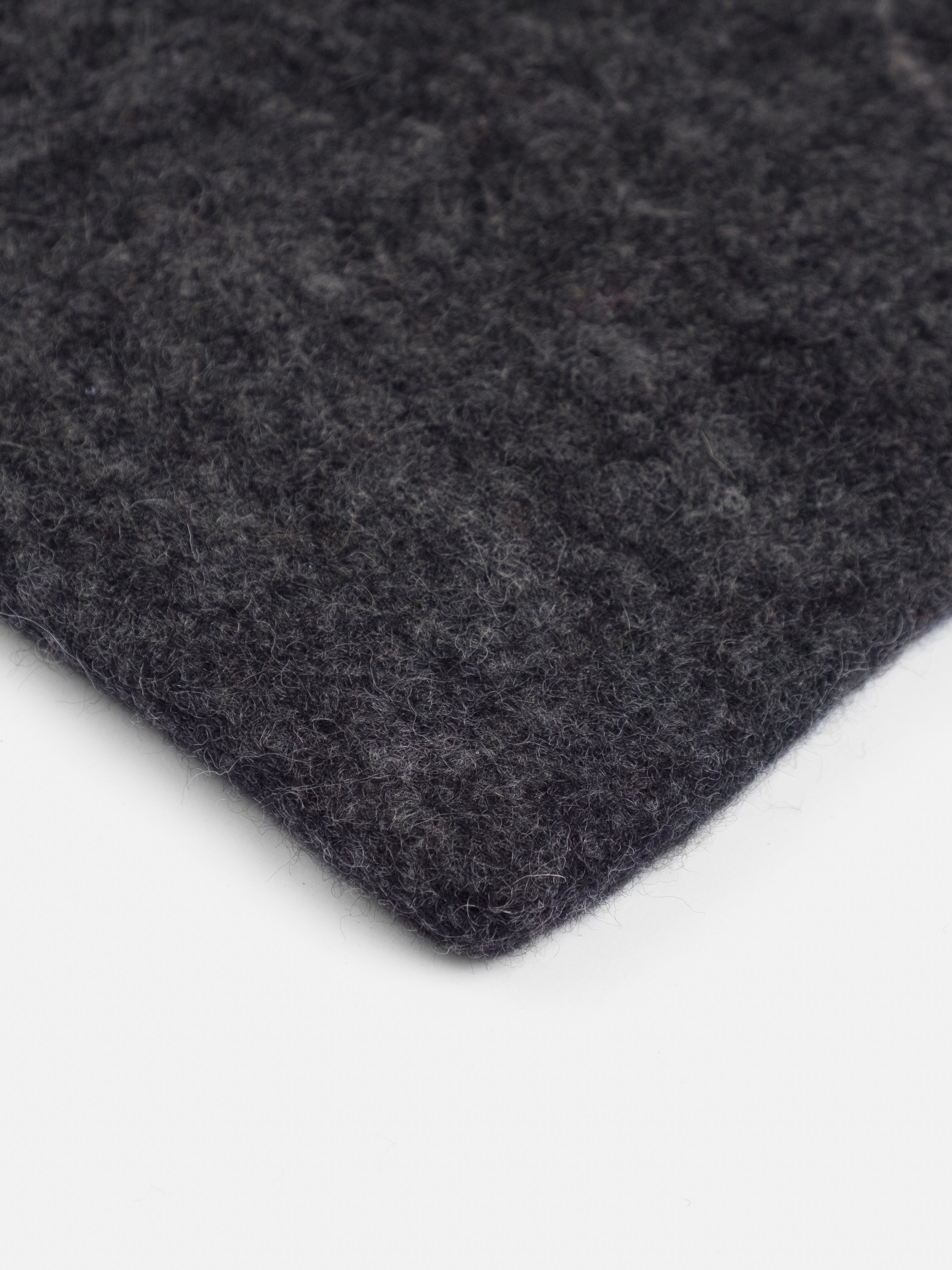 myfelt Hugo Filzkugelteppich Grau aus Schurwolle – Bild 8