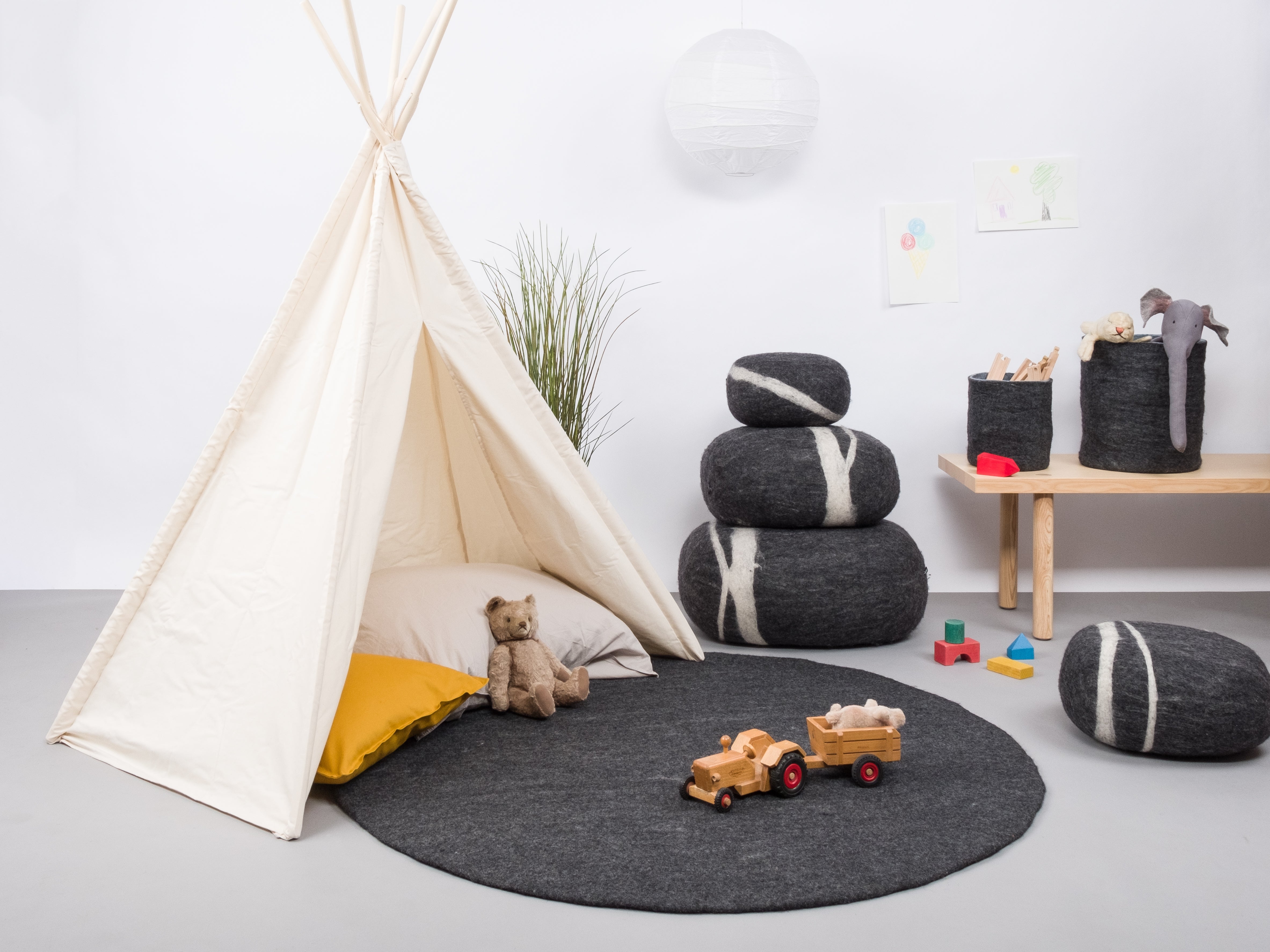 myfelt Hugo Filzkugelteppich Grau aus Schurwolle – Bild 5
