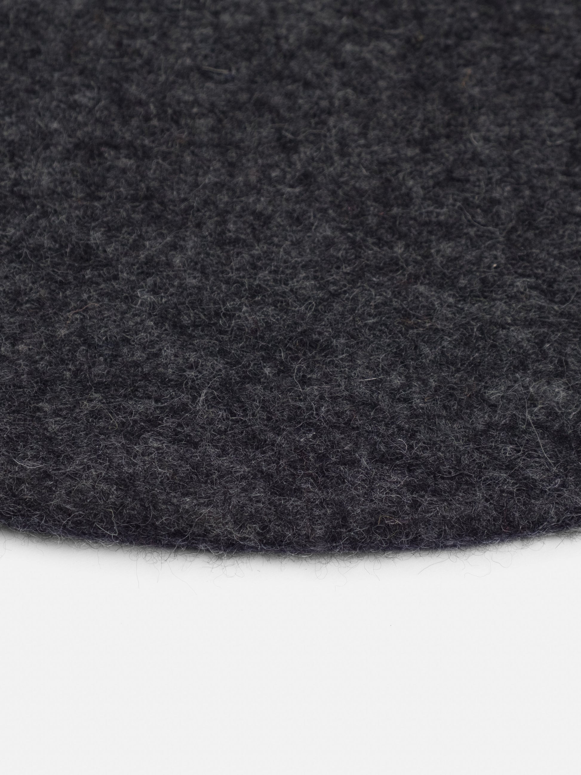 myfelt Hugo Filzkugelteppich Grau aus Schurwolle – Bild 8