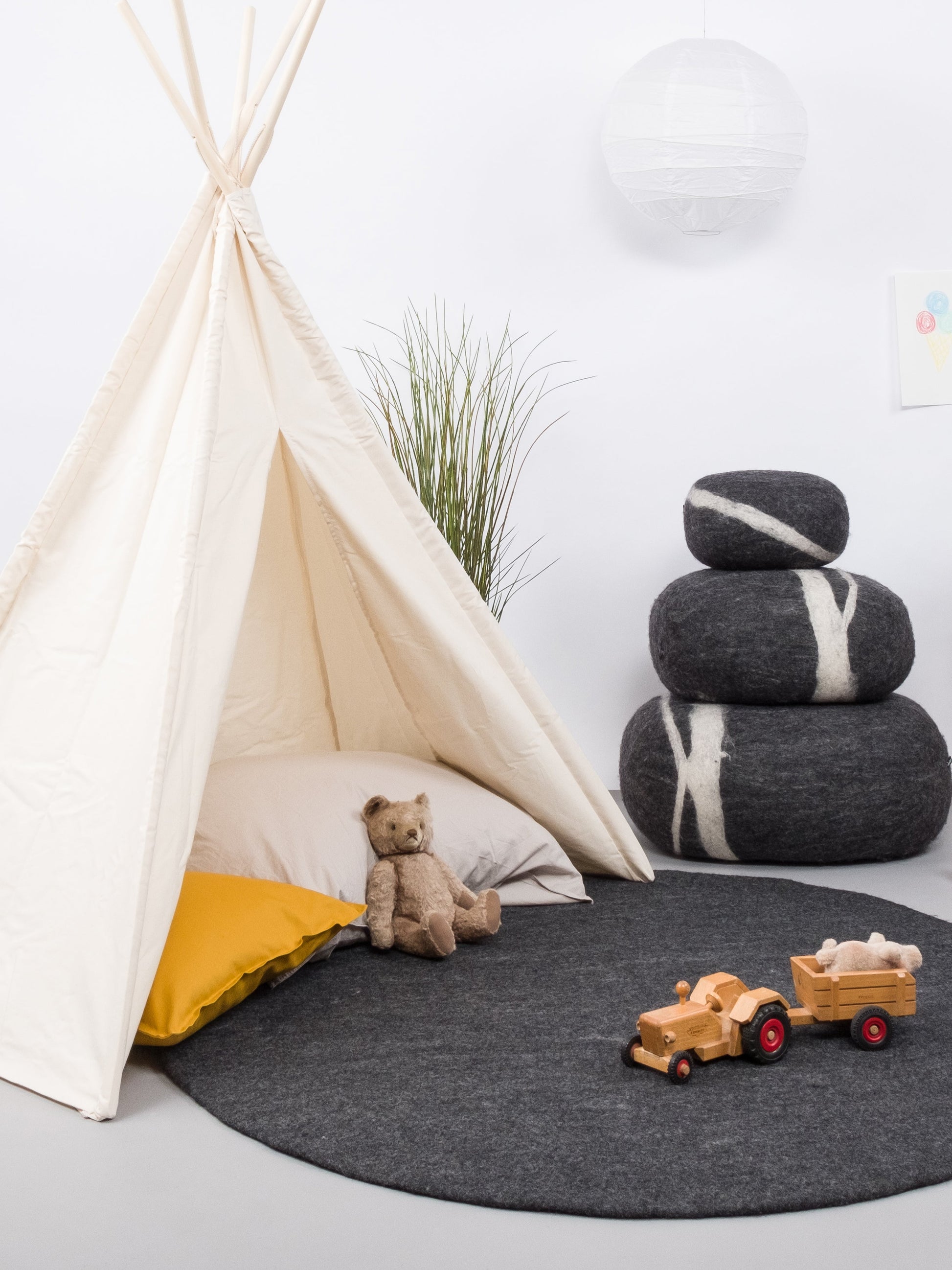 myfelt Hugo Filzkugelteppich Grau aus Schurwolle – Bild 6