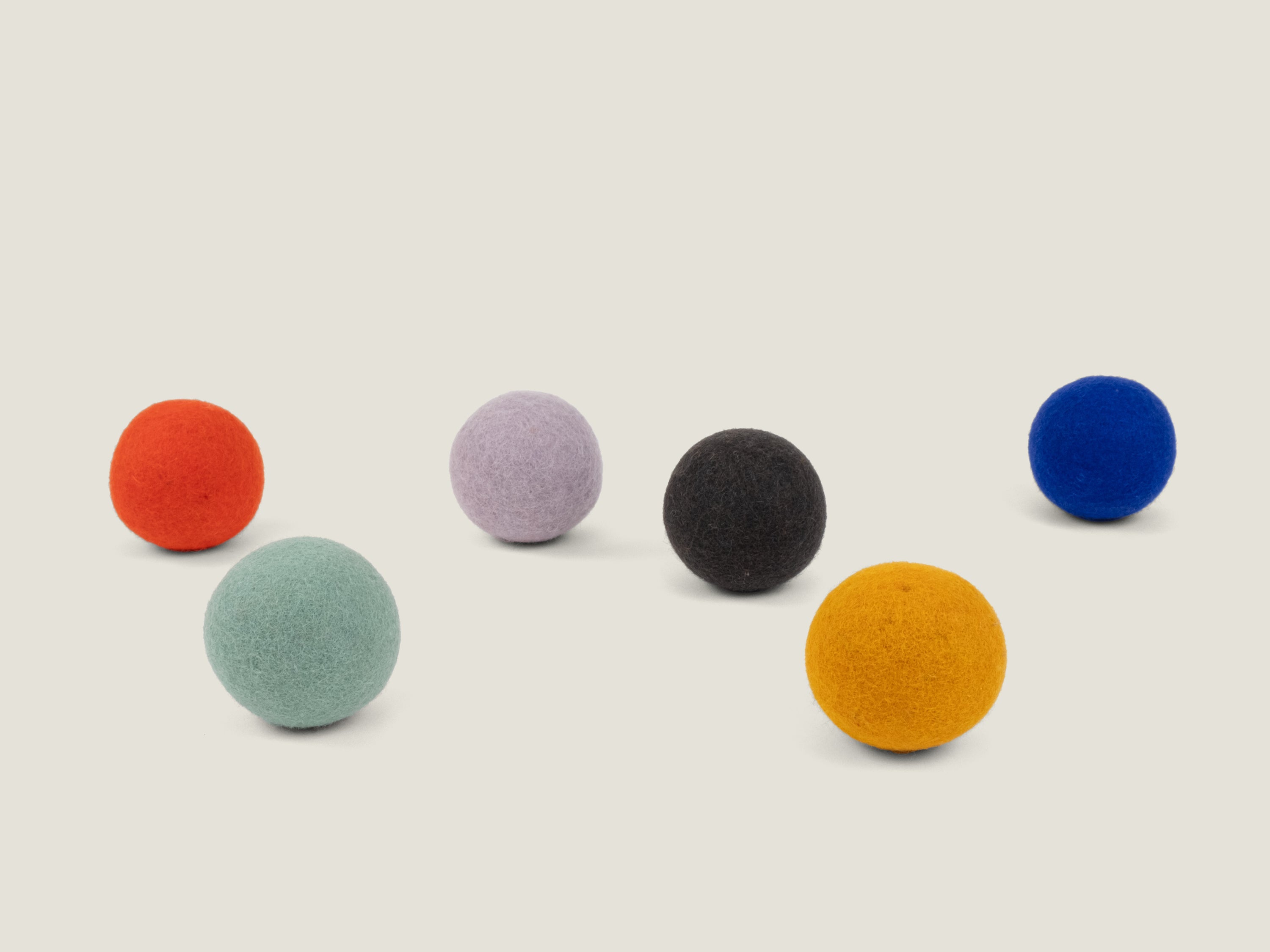 myfelt Mats & Marla Ball Set Hundespielzeug aus Schurwolle – Bild 3