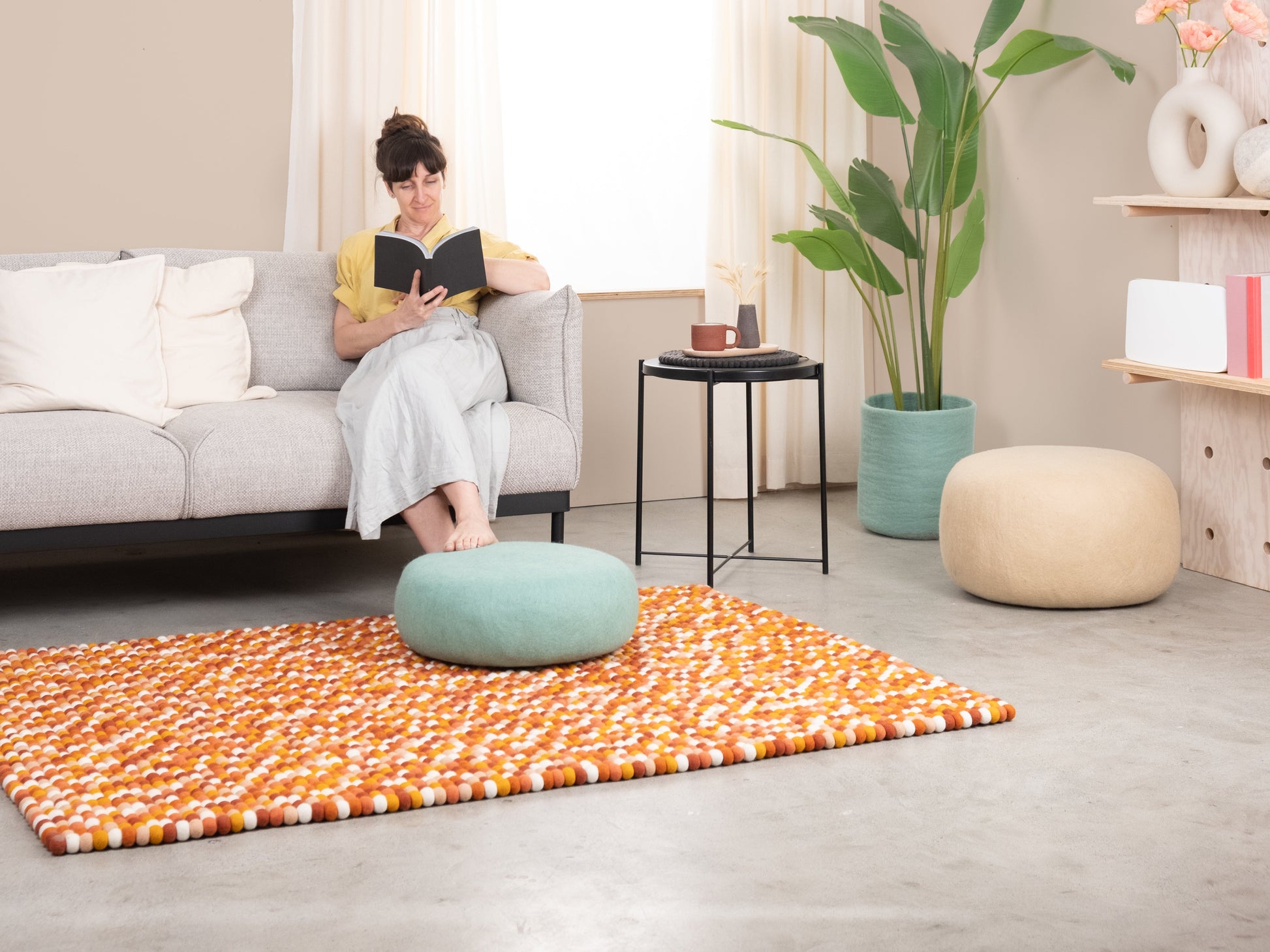 myfelt Juna Rugs Braun, Orange, Gelb aus Schurwolle – Bild 2