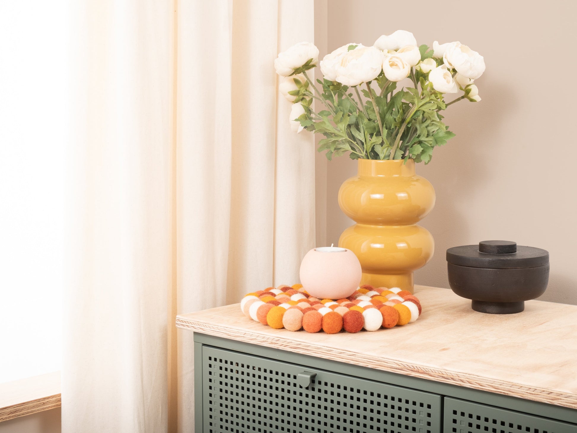 myfelt Juna Untersetzer Rot, Orange, Weiß aus Schurwolle – Bild 4
