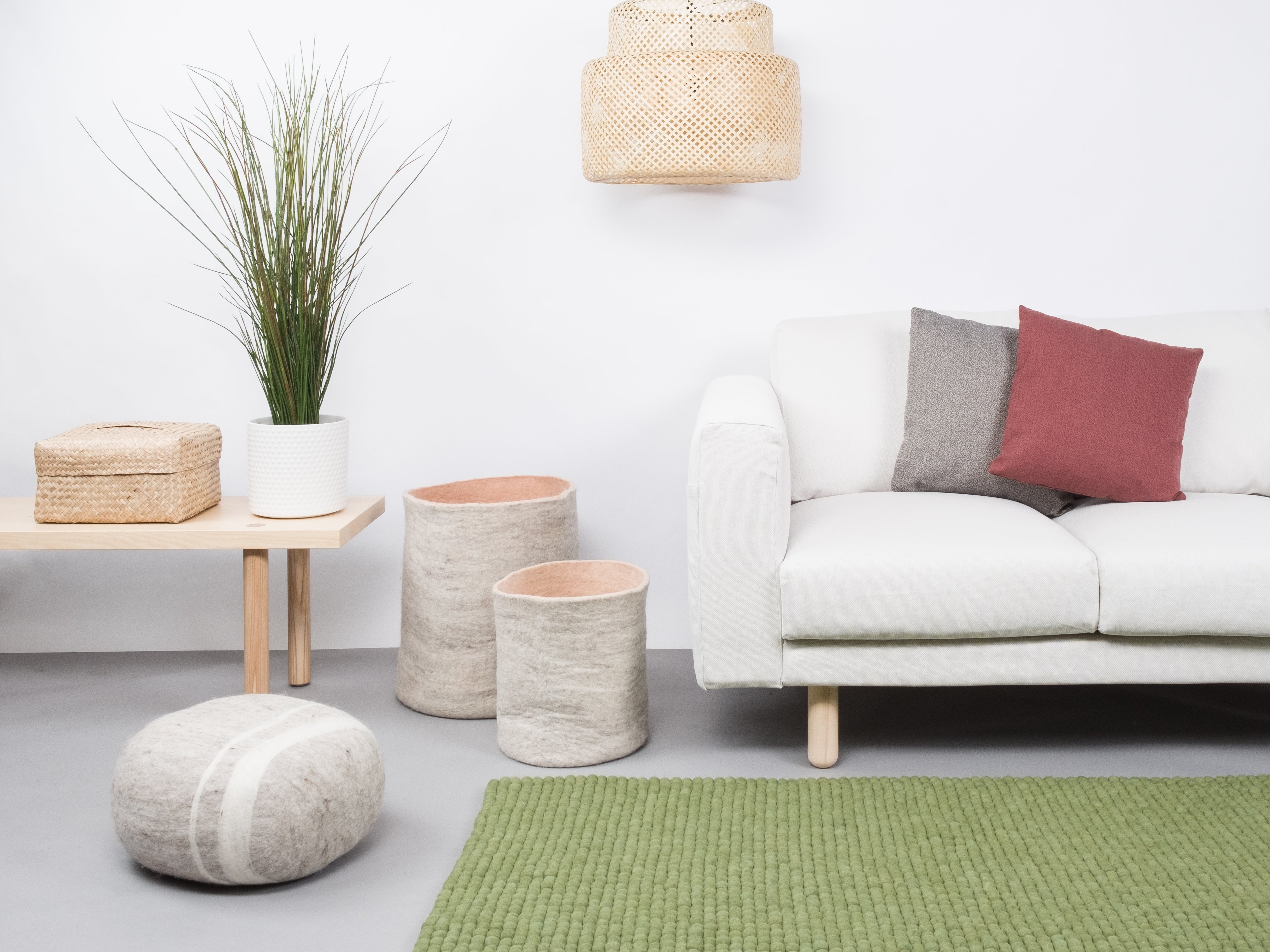 myfelt Kaspar Filzkugelteppich Grün, Beige aus Schurwolle – Bild 6