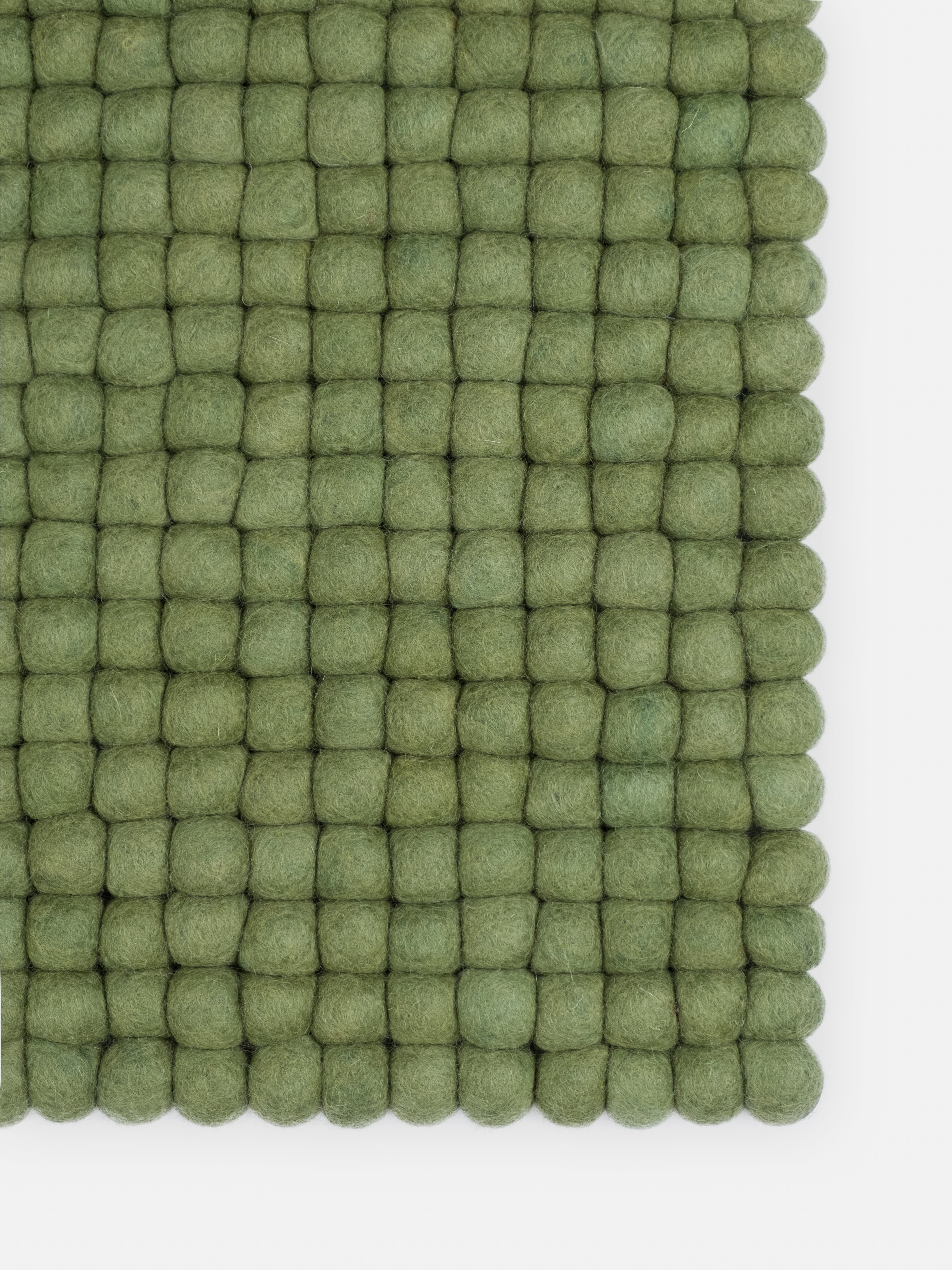 myfelt Kaspar Filzkugelteppich Grün, Beige aus Schurwolle – Bild 7