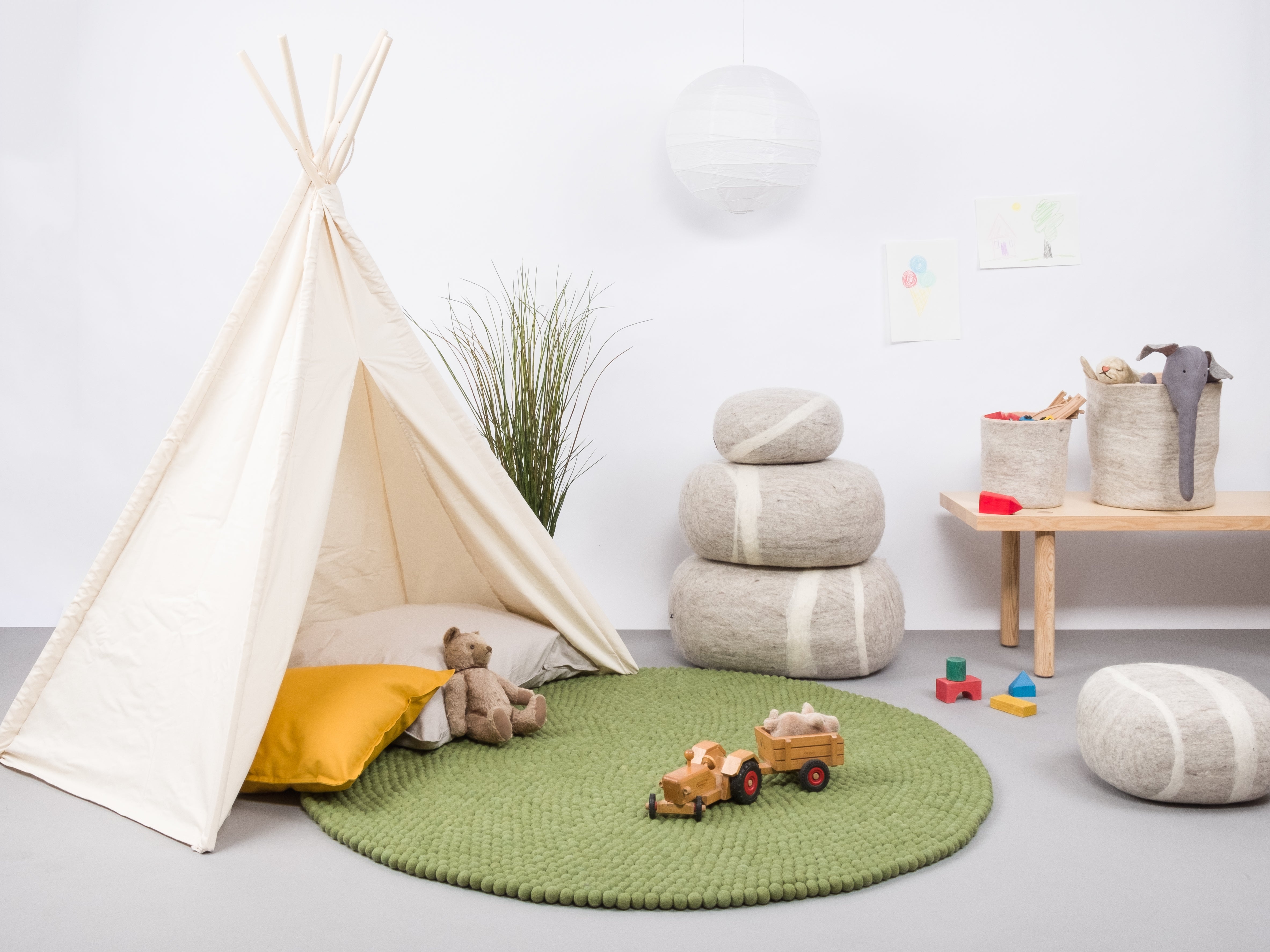 myfelt Kaspar Filzkugelteppich Grün, Beige aus Schurwolle – Bild 3