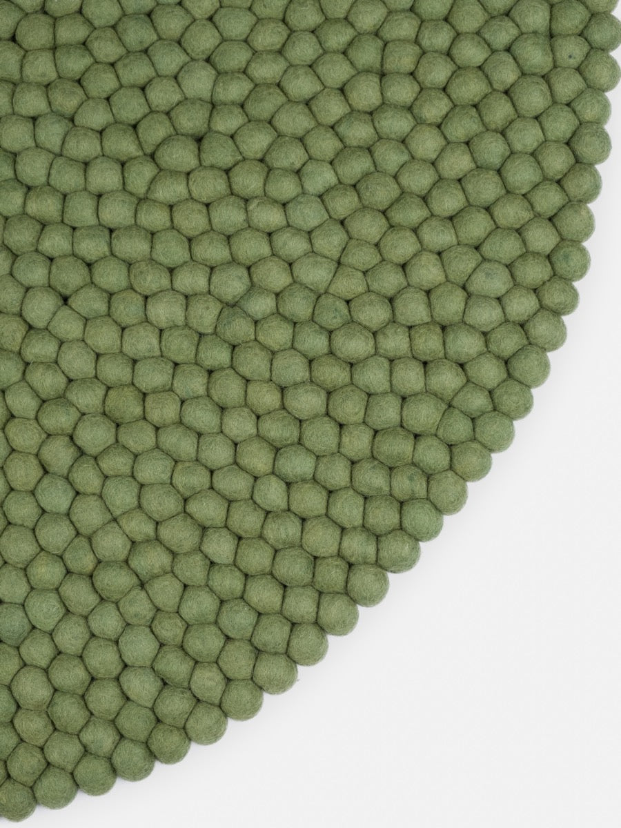 myfelt Kaspar Filzkugelteppich Grün, Beige aus Schurwolle – Bild 6