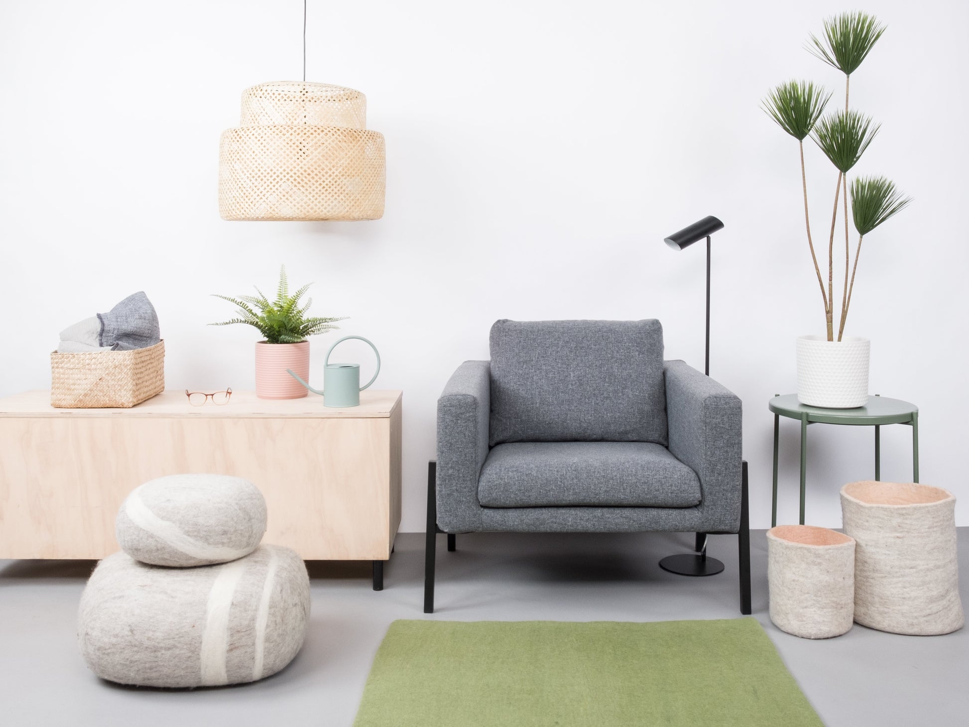 myfelt Kaspar Filzkugelteppich Grün, Beige aus Schurwolle – Bild 3
