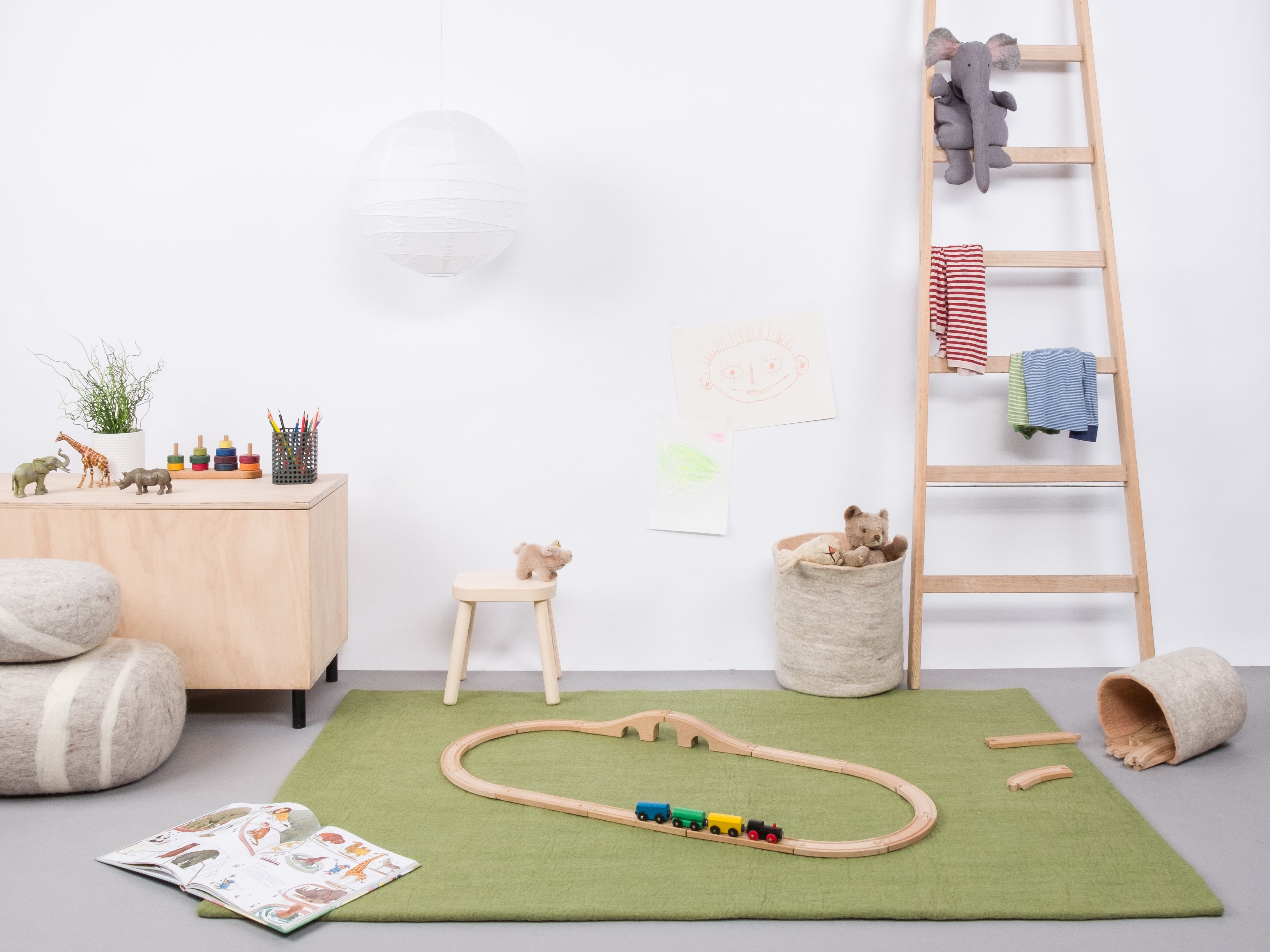 myfelt Kaspar Filzkugelteppich Grün, Beige aus Schurwolle – Bild 5