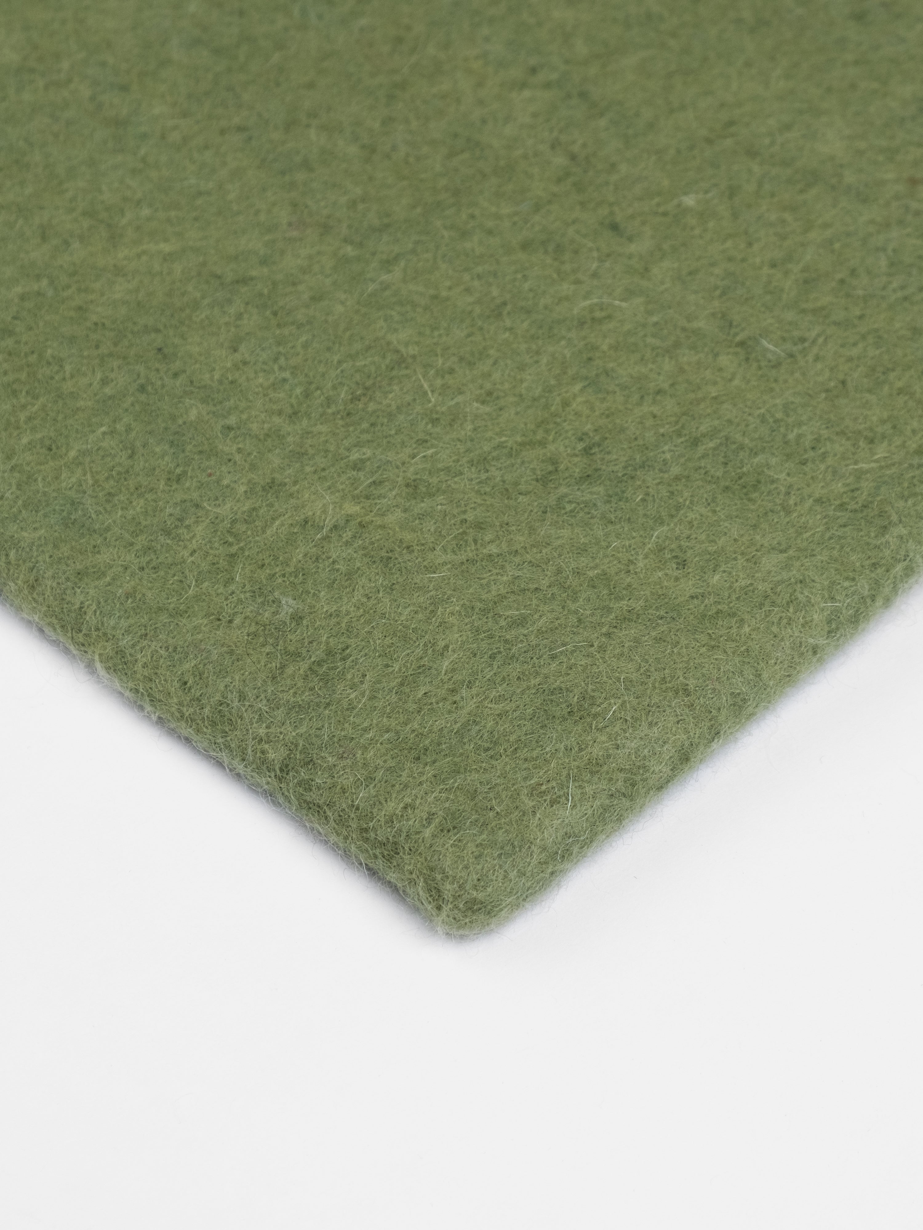 myfelt Kaspar Filzkugelteppich Grün, Beige aus Schurwolle – Bild 8