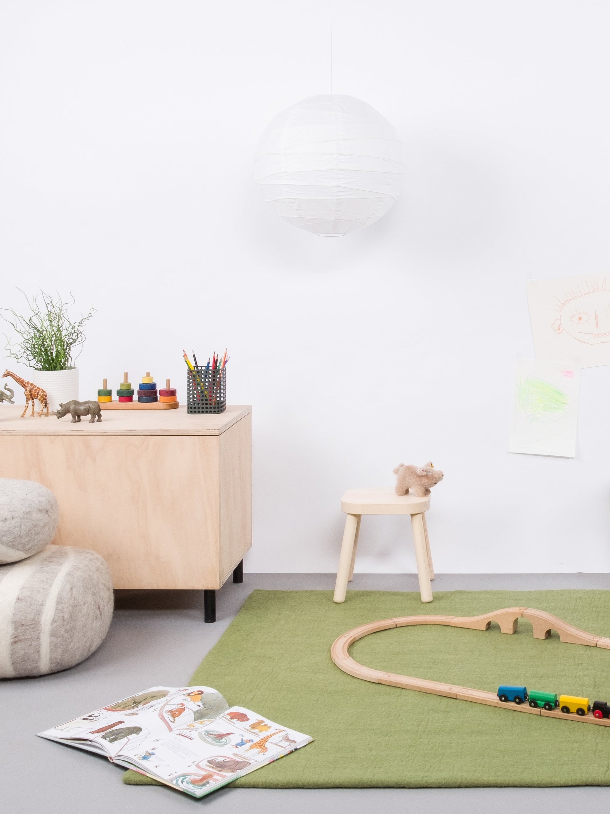 myfelt Kaspar Filzkugelteppich Grün, Beige aus Schurwolle – Bild 6
