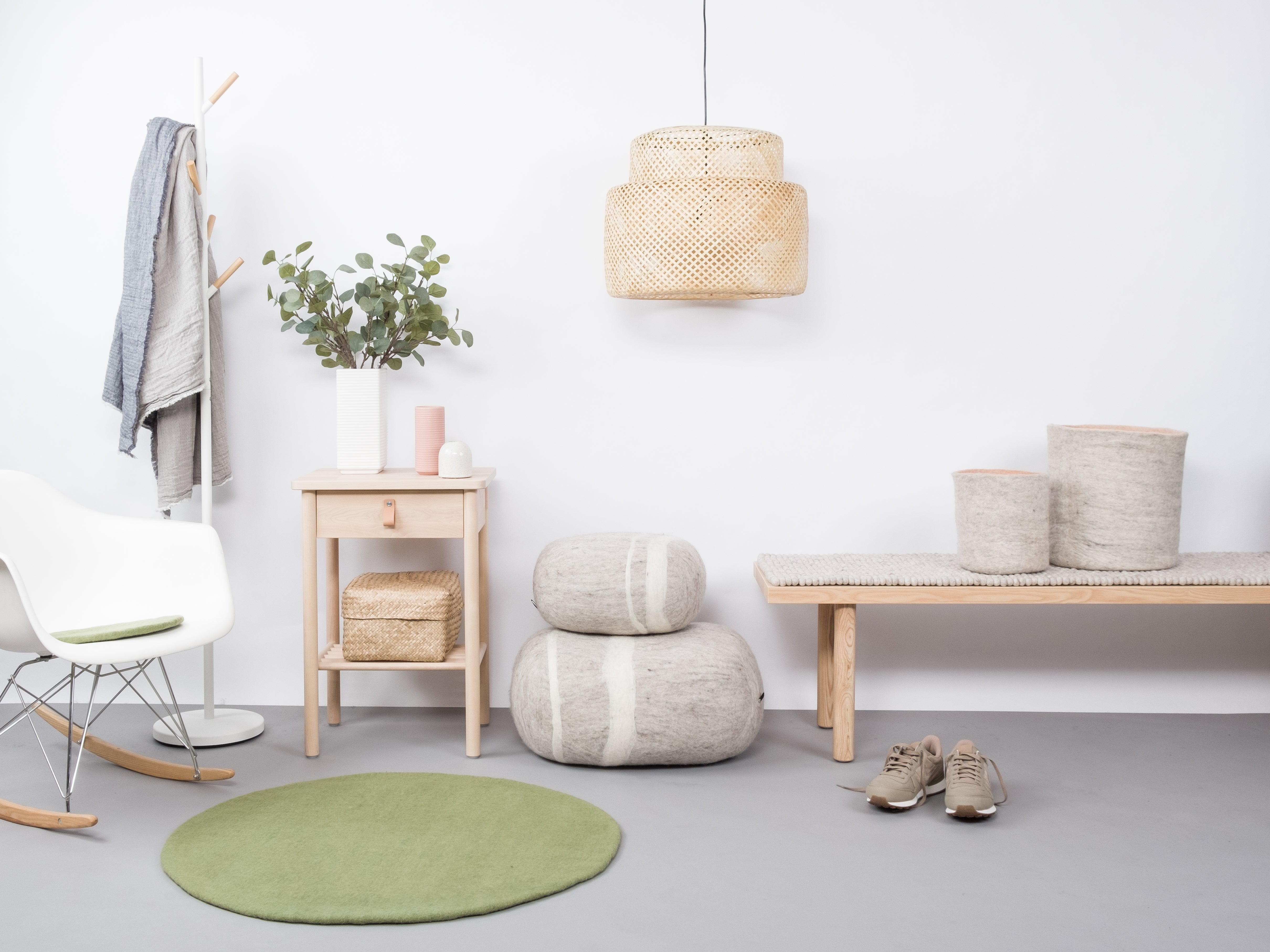 myfelt Kaspar Filzkugelteppich Grün, Beige aus Schurwolle – Bild 2