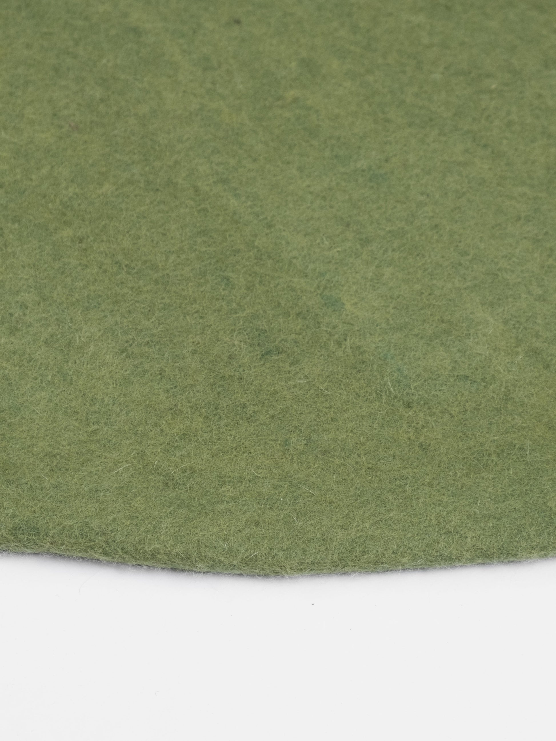 myfelt Kaspar Filzkugelteppich Grün, Beige aus Schurwolle – Bild 8