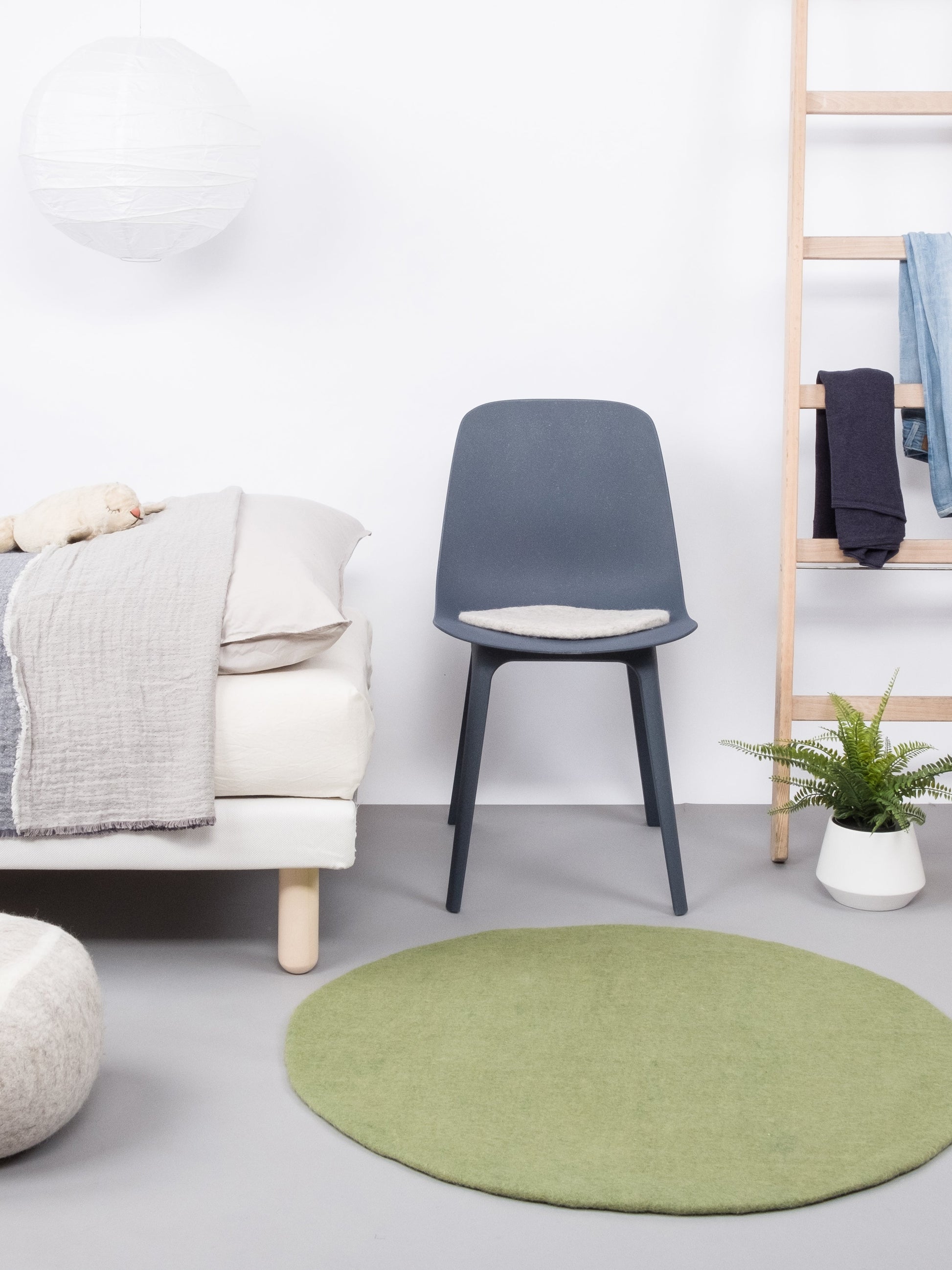 myfelt Kaspar Filzkugelteppich Grün, Beige aus Schurwolle – Bild 6