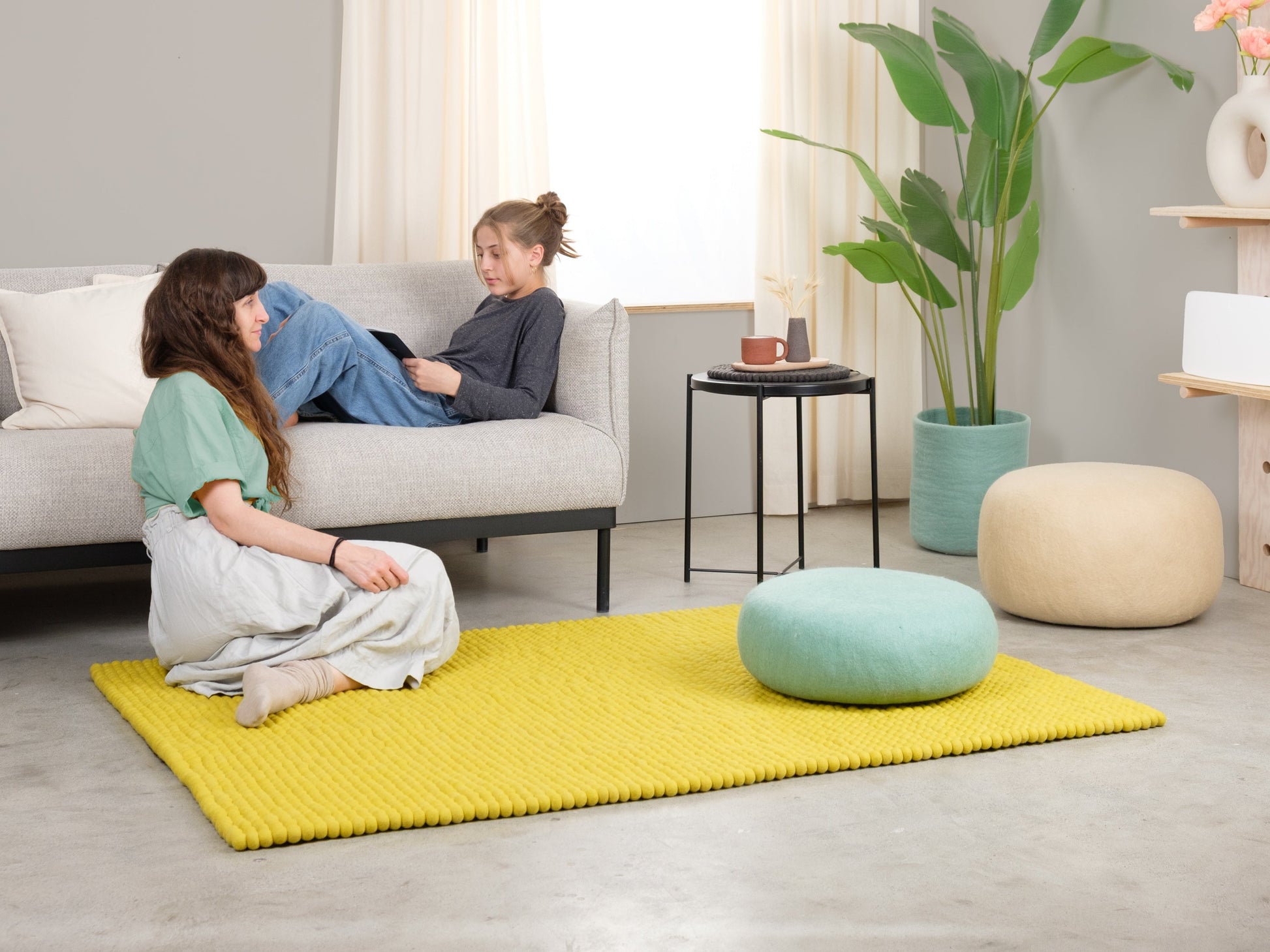 myfelt Kata Filzkugelteppich Grün, Gelb aus Schurwolle – Bild 6