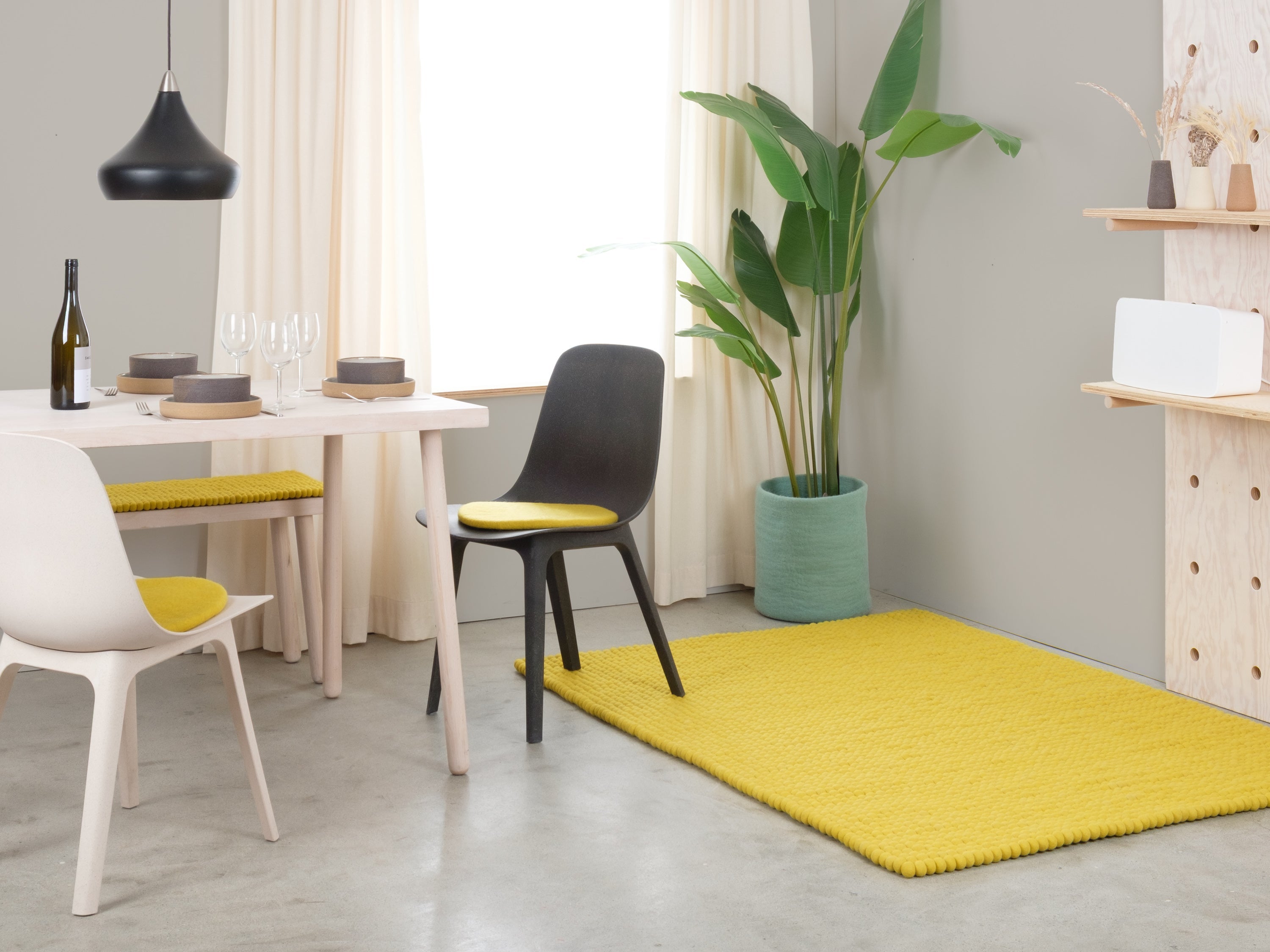 myfelt Kata Filzkugelteppich Grün, Gelb aus Schurwolle – Bild 5