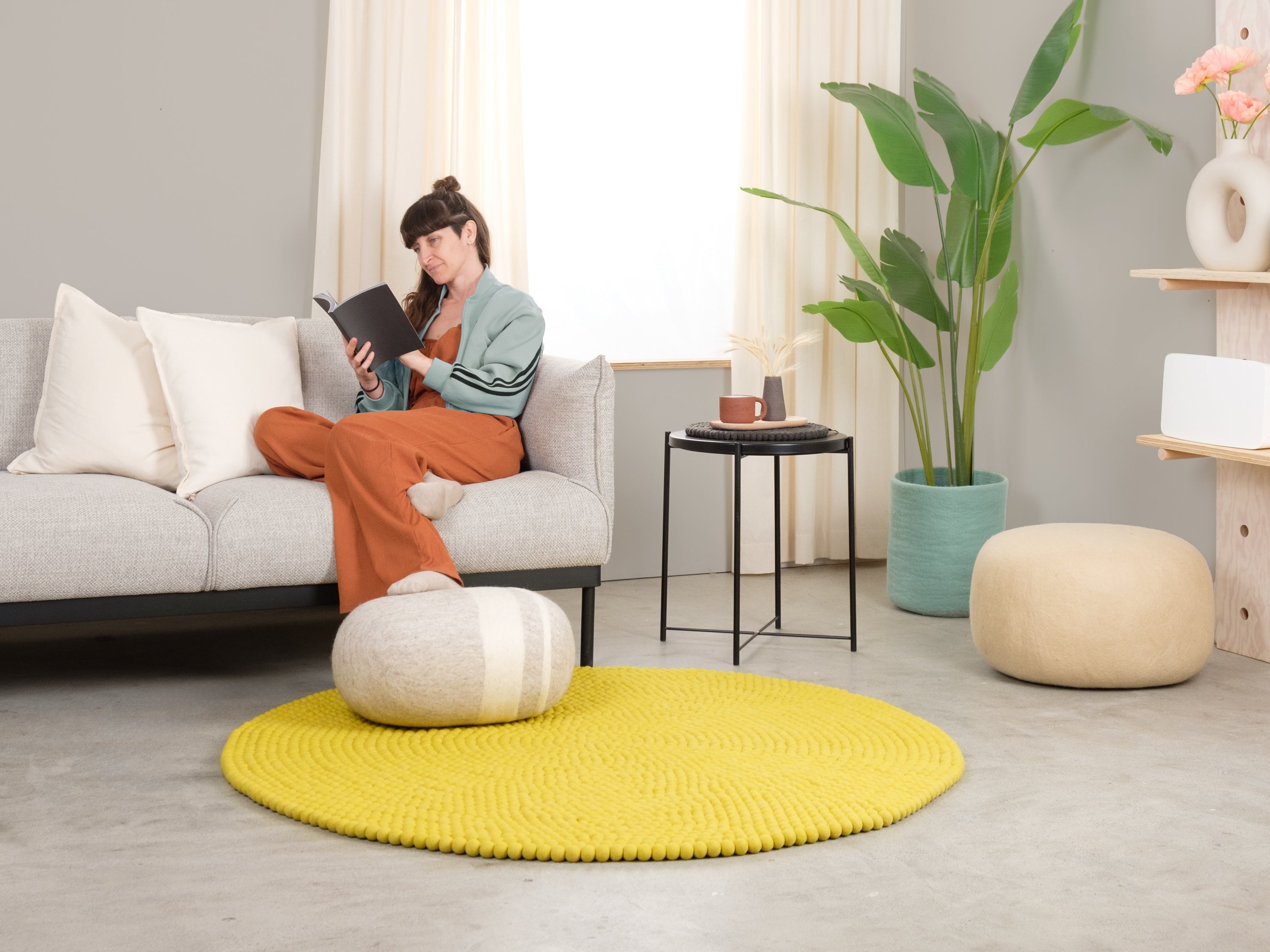 myfelt Kata Filzkugelteppich Grün, Gelb aus Schurwolle – Bild 6