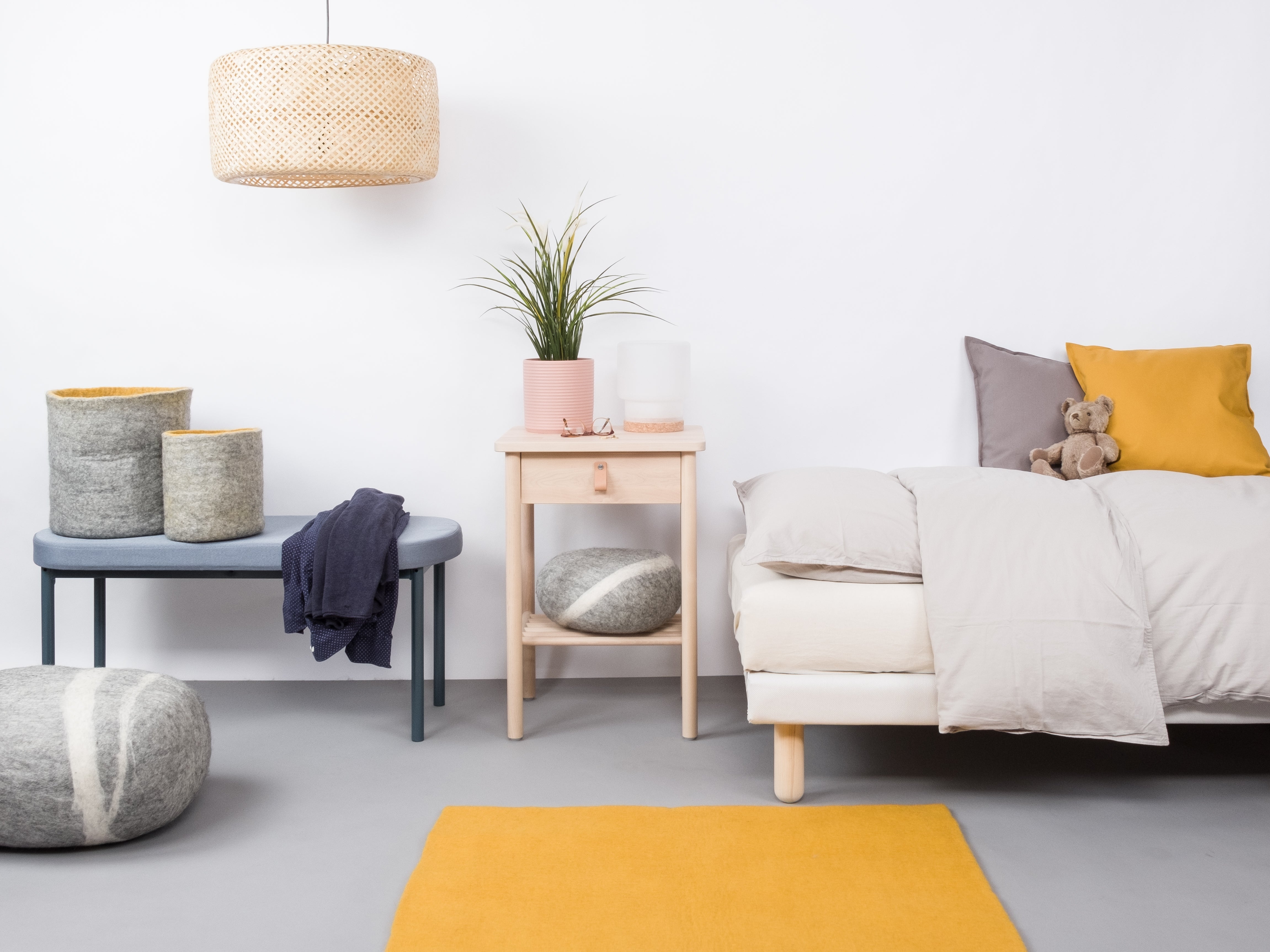 myfelt Klara Filzkugelteppich Gelb aus Schurwolle – Bild 4