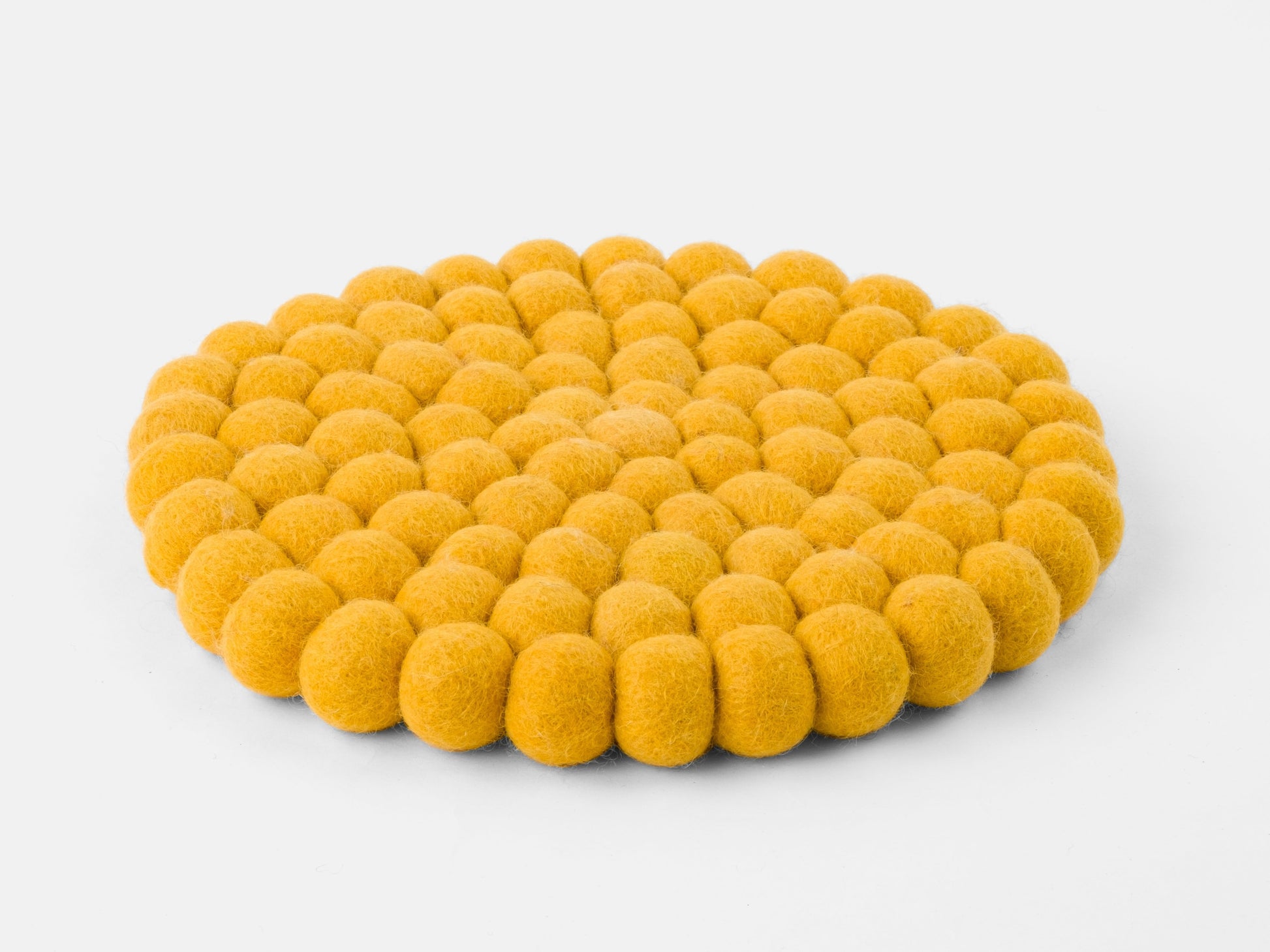 myfelt Klara Untersetzer Gelb aus Schurwolle – Bild 4