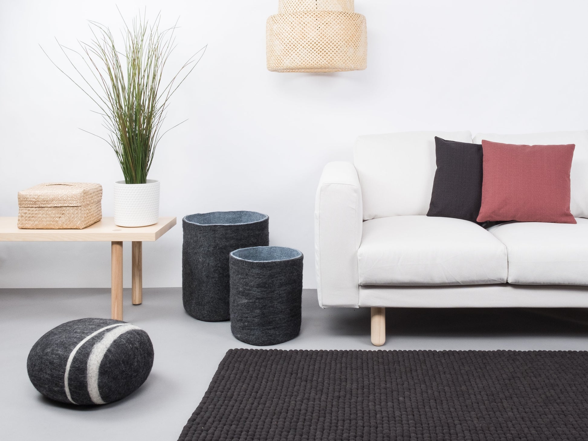 myfelt Kuno Filzkugelteppich Grau aus Schurwolle – Bild 6