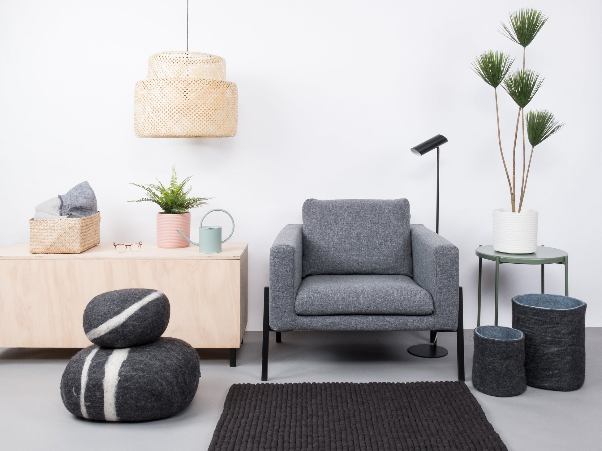 myfelt Kuno Filzkugelteppich Grau aus Schurwolle – Bild 5