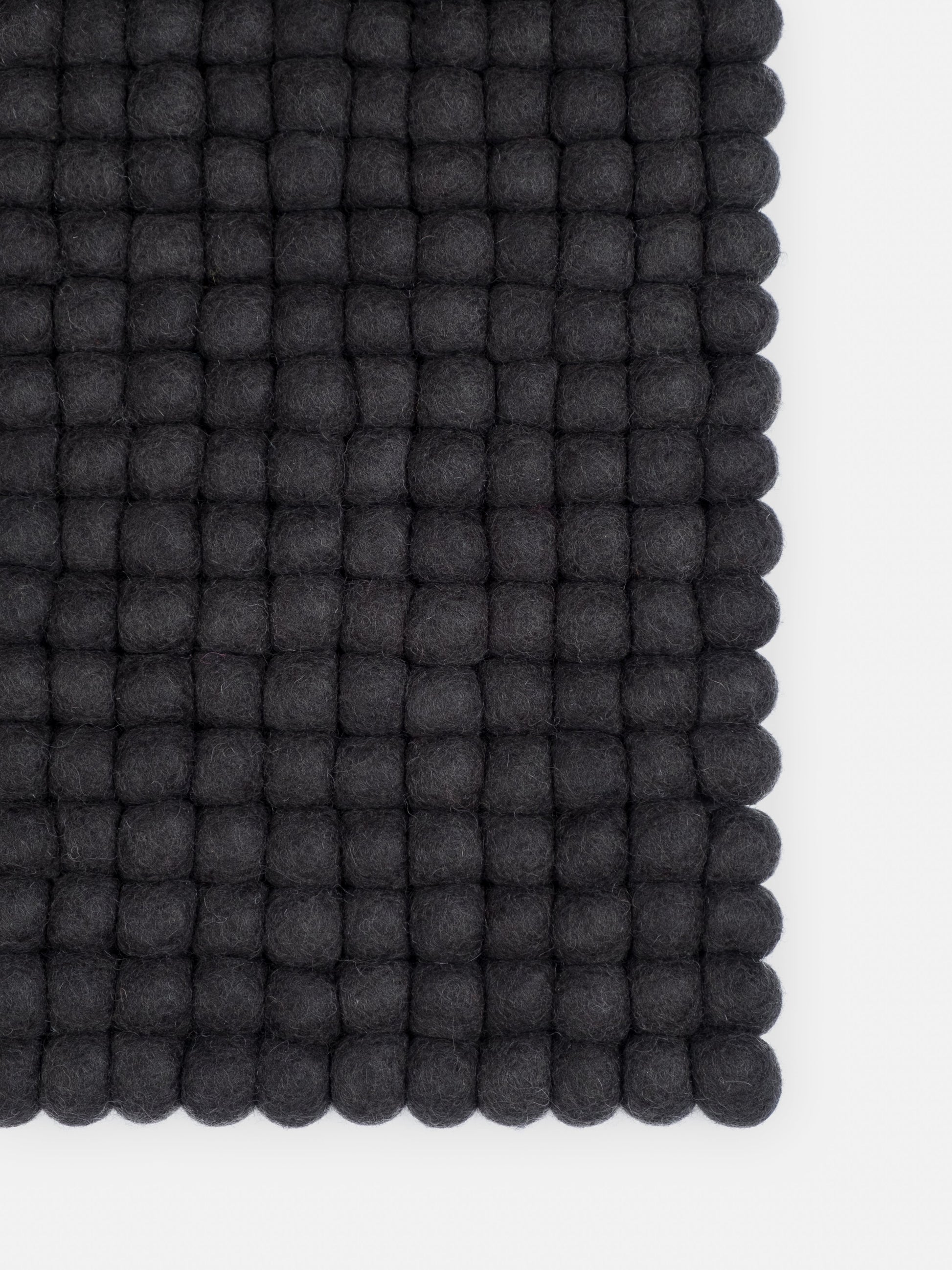 myfelt Kuno Filzkugelteppich Grau aus Schurwolle – Bild 8