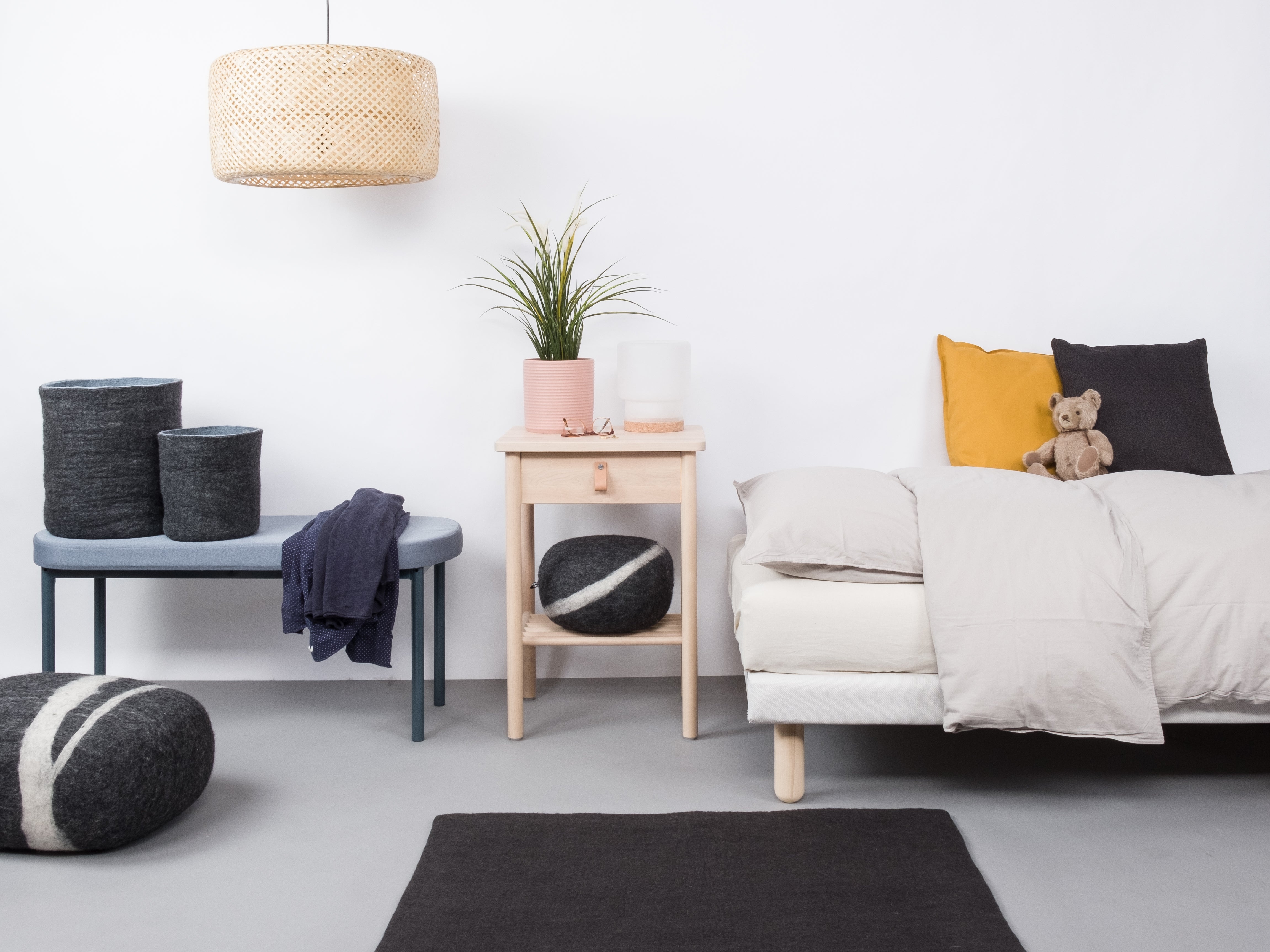 myfelt Kuno Filzkugelteppich Grau aus Schurwolle – Bild 4