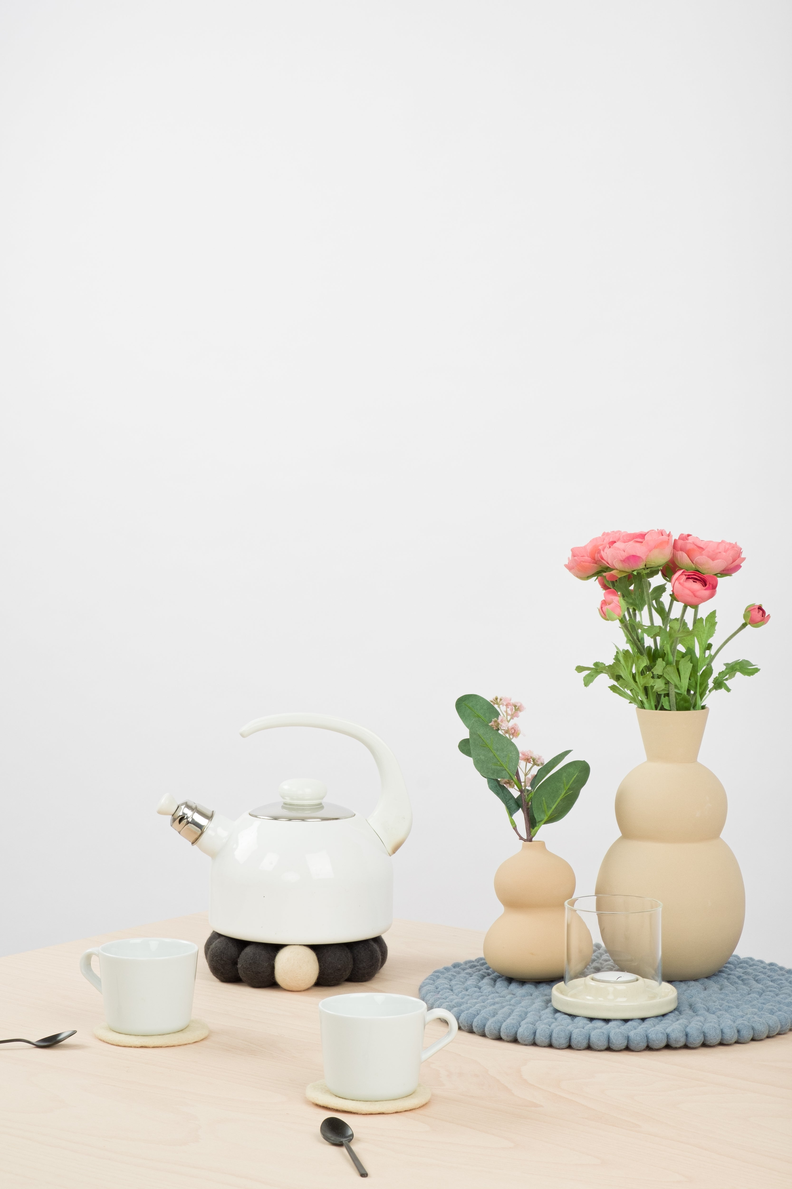 myfelt Kuno Big One Untersetzer Grau aus Schurwolle – Bild 3