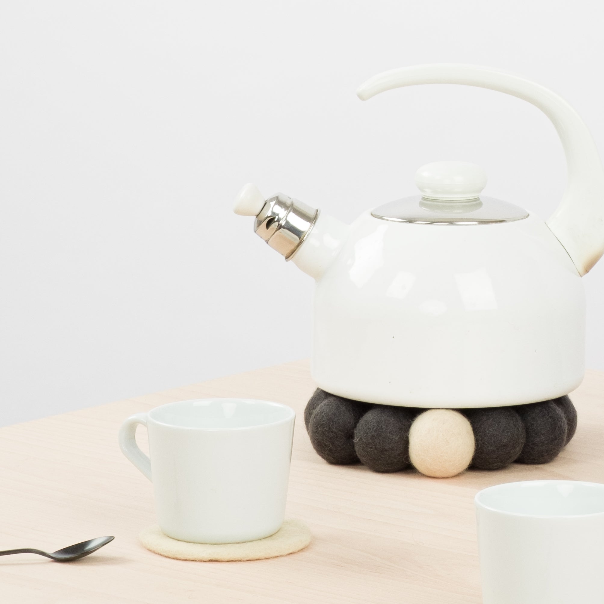myfelt Kuno Big One Untersetzer Grau aus Schurwolle – Bild 5