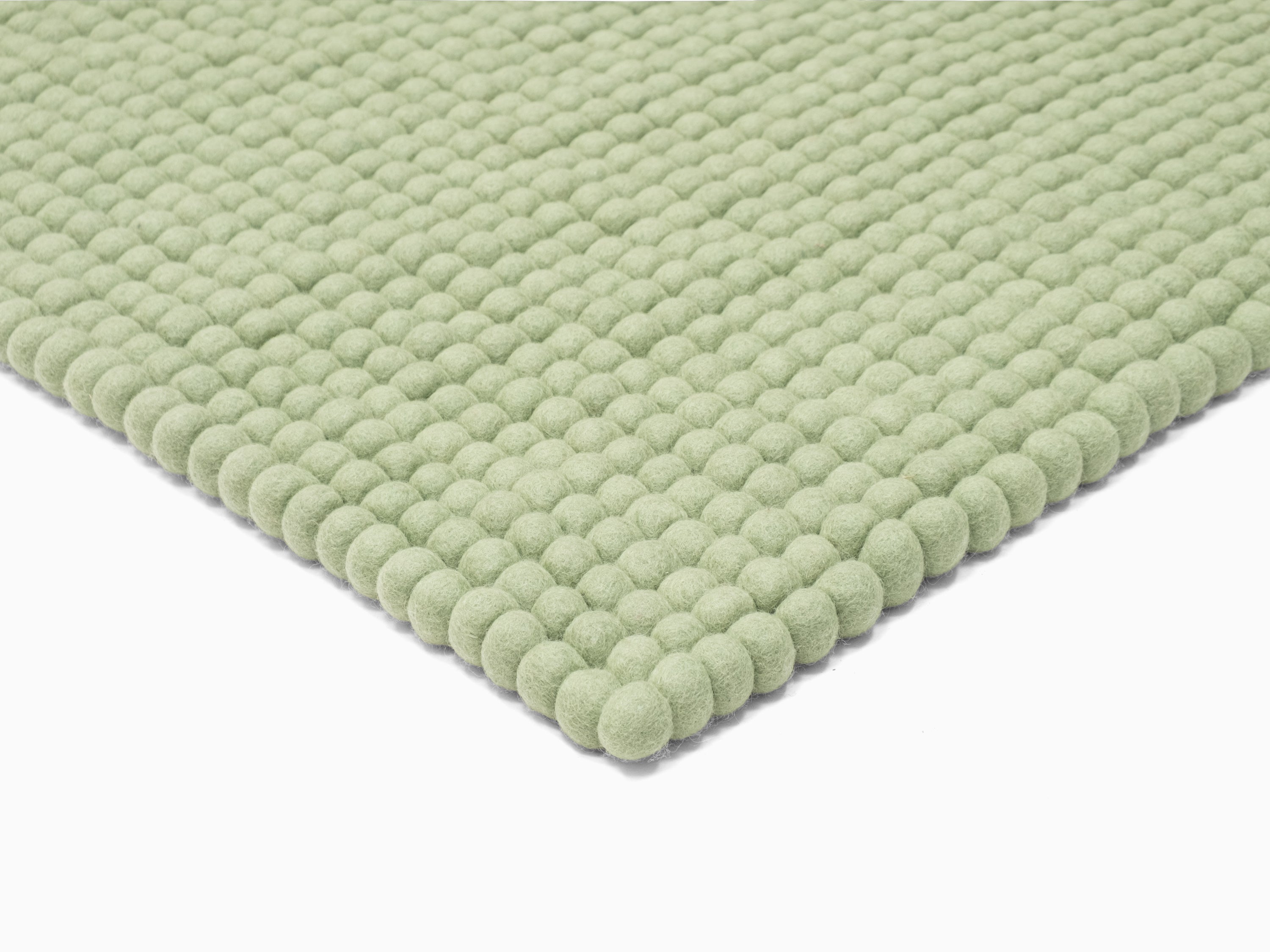 myfelt Lasse Filzkugelteppich Grün, Beige, Weiß aus Schurwolle – Bild 8