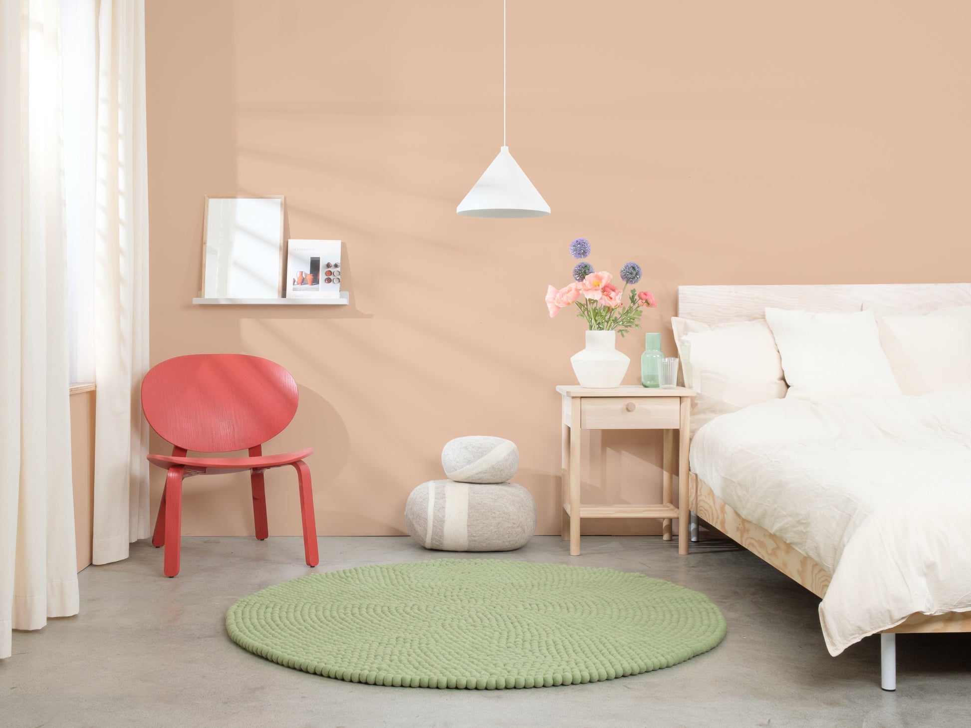 myfelt Lasse Filzkugelteppich Grün, Beige, Weiß aus Schurwolle – Bild 2