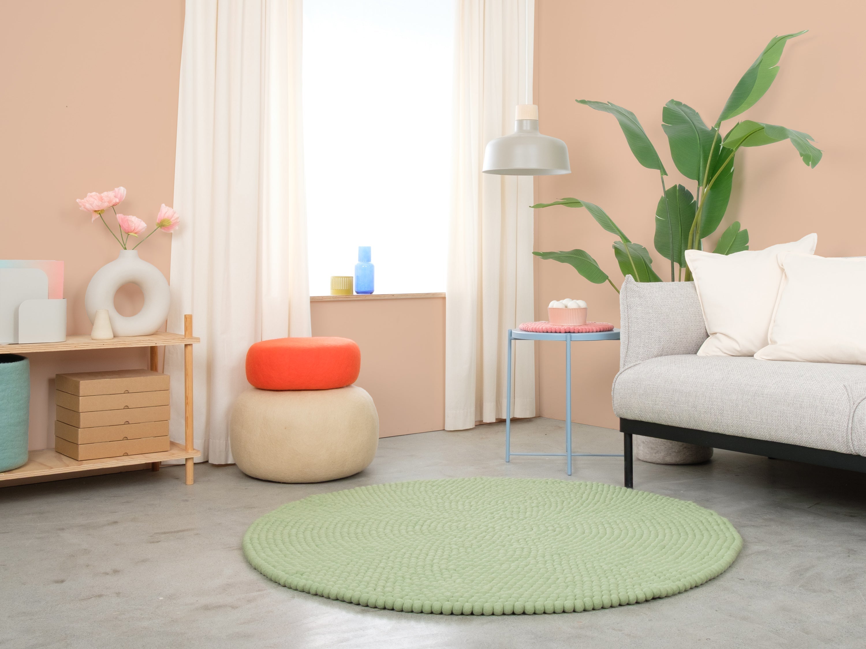 myfelt Lasse Filzkugelteppich Grün, Beige, Weiß aus Schurwolle – Bild 4