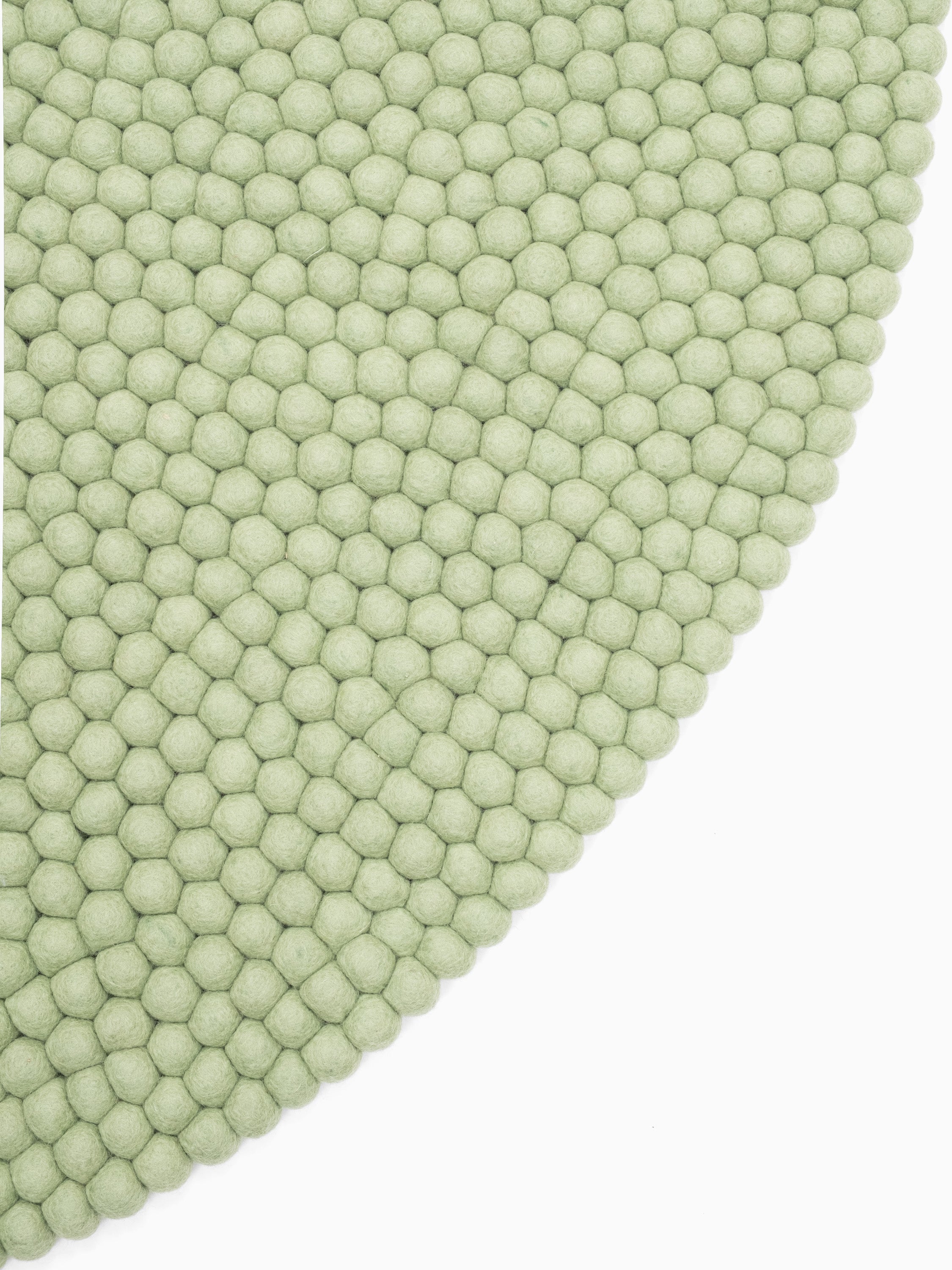 myfelt Lasse Filzkugelteppich Grün, Beige, Weiß aus Schurwolle – Bild 7